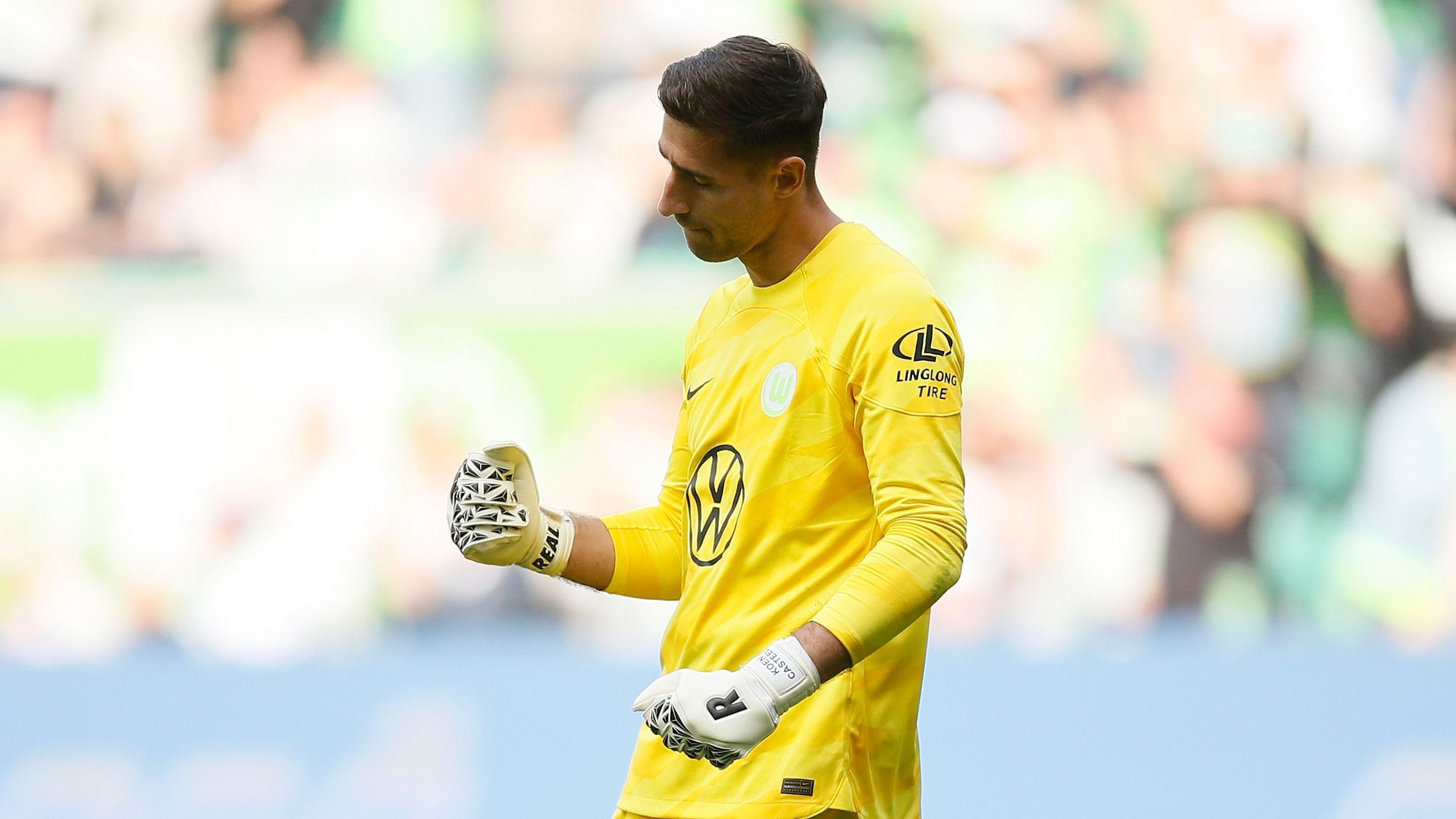 <strong>Koen Casteels (VfL Wolfsburg)<br></strong>In den vergangenen Jahren mauserte sich Koen Casteels zu einem der besten Torhüter der Liga, im Sommer 2024 endet das Kapitel VfL Wolfsburg allerdings. Das gaben die "Wölfe" bereits offiziell bekannt, mit Kamil Grabara wurde schon ein Nachfolger verpflichtet. Wohin es den Belgier zieht, ist noch unklar.