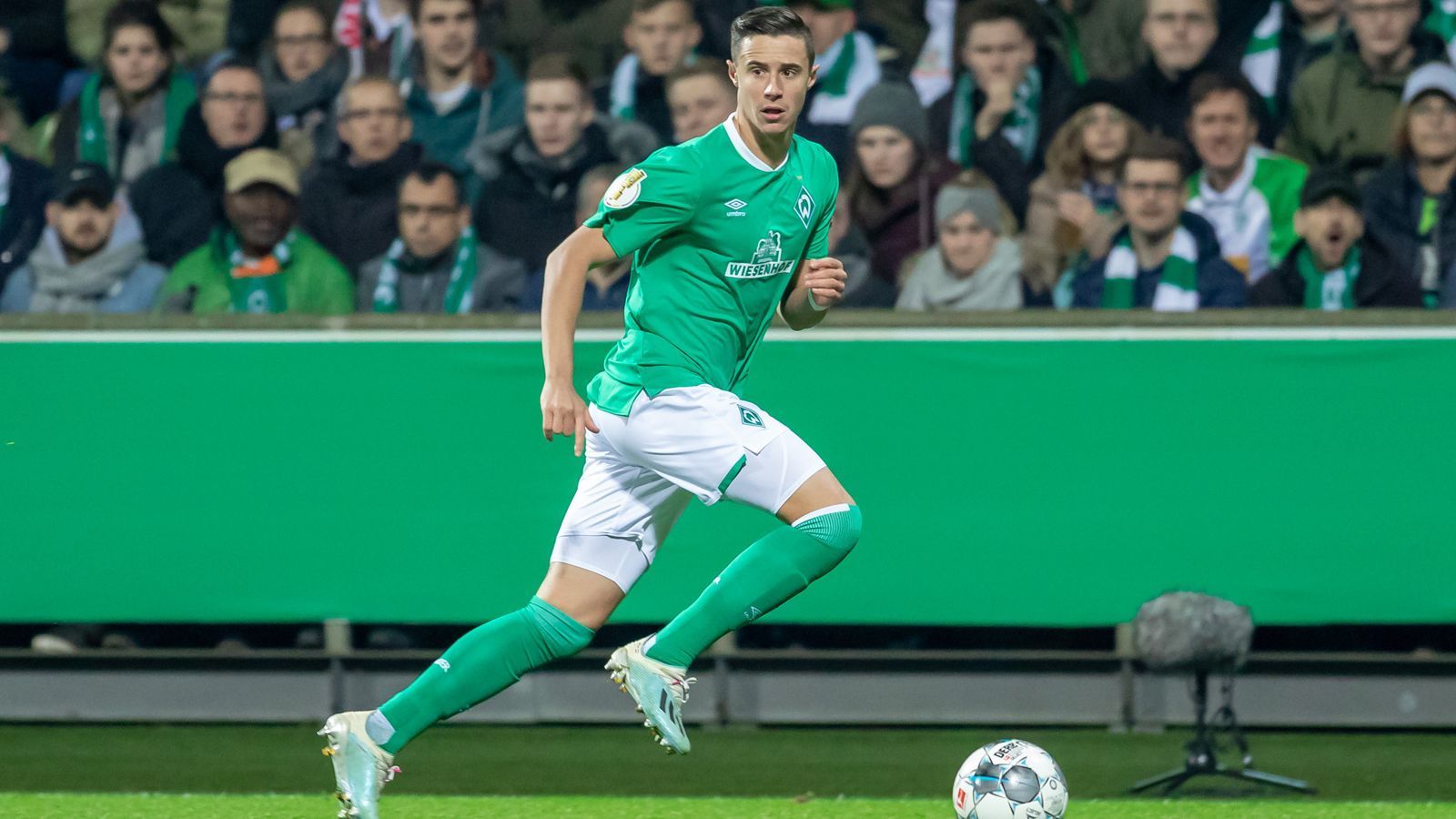 
                <strong>Marco Friedl (SV Werder Bremen)</strong><br>
                Auf der linken Seite in den meisten Fällen auf der Höhe, gedankenschnell und zweikampfstark. Macht vor dem 1:0 im richtigen Moment Druck, um den Ball abzufangen. Auch in der zweiten Halbzeit immer noch in vielen Szenen verlässlich, als Dortmund mehr Druck macht. Guter Auftritt. ran-Note: 2
              