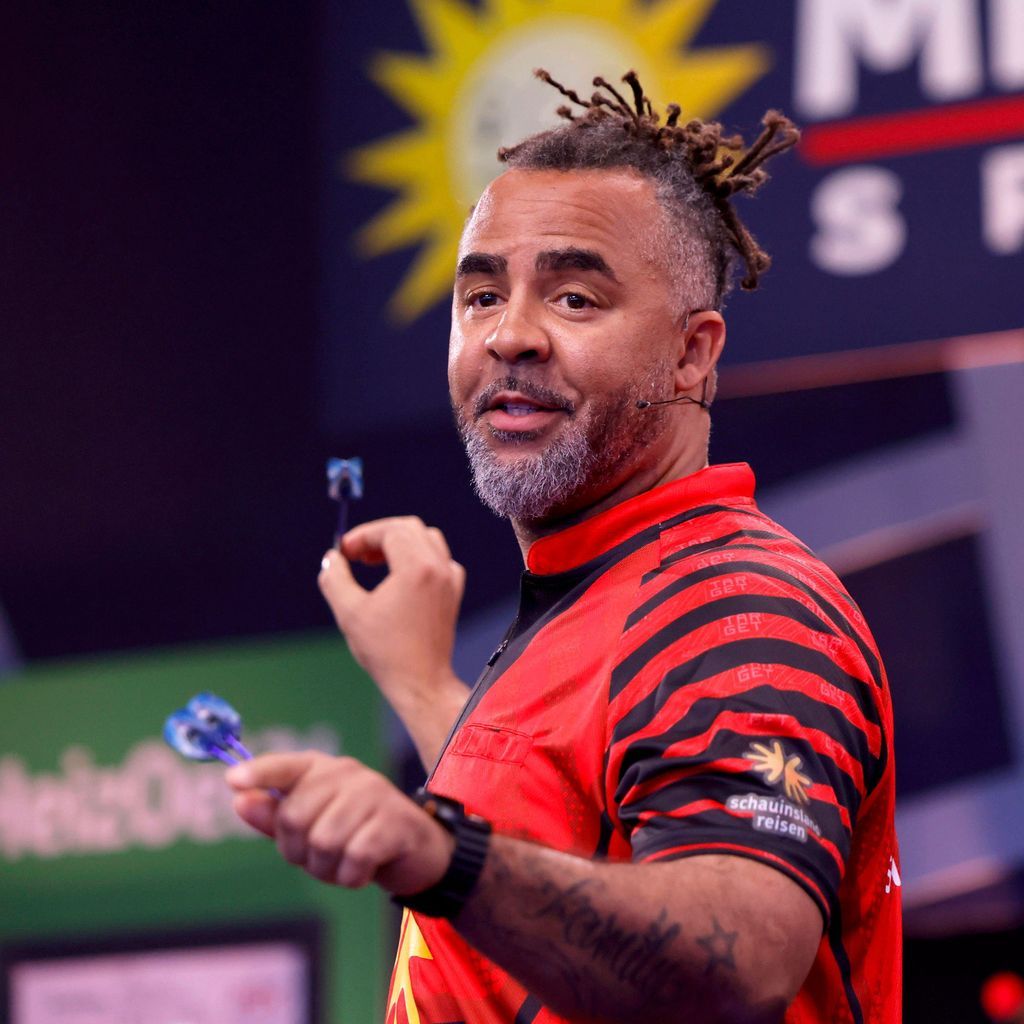 Patrick Owomoyela gewinnt "Promi-Darts-WM 2025"