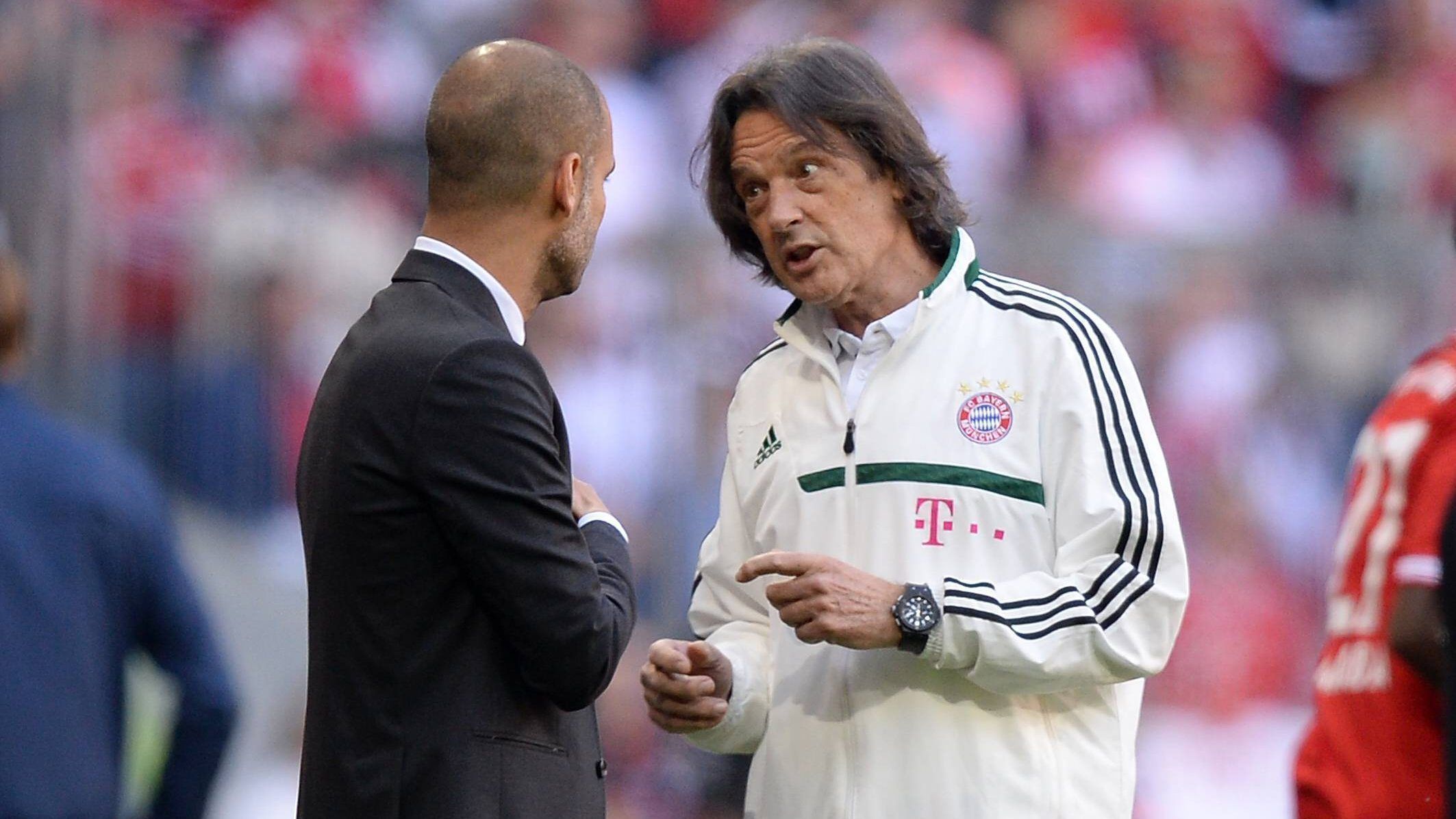 
                <strong>Ein holpriger Beginn </strong><br>
                Die Beziehung zwischen Müller-Wohlfahrt und Guardiola stand damals von Beginn an auf holprigen Füßen. In seiner Biografie erklärte Müller-Wohlfahrt im Nachhinein: "Der erste Tag war in Ordnung, der zweite auch, doch schon am dritten kam Guardiola auf mich zu und fuhr mich aus heiterem Himmel an: ‚Was ist hier eigentlich los? Ich dachte, ich komme in die beste medizinische Abteilung der Welt, und wir haben zwei Dauerverletzte, die schon längst wieder gesund sein sollten. Was soll denn das?' Er sagte das in einem aggressiven, vorwurfsvollen Ton." 
              