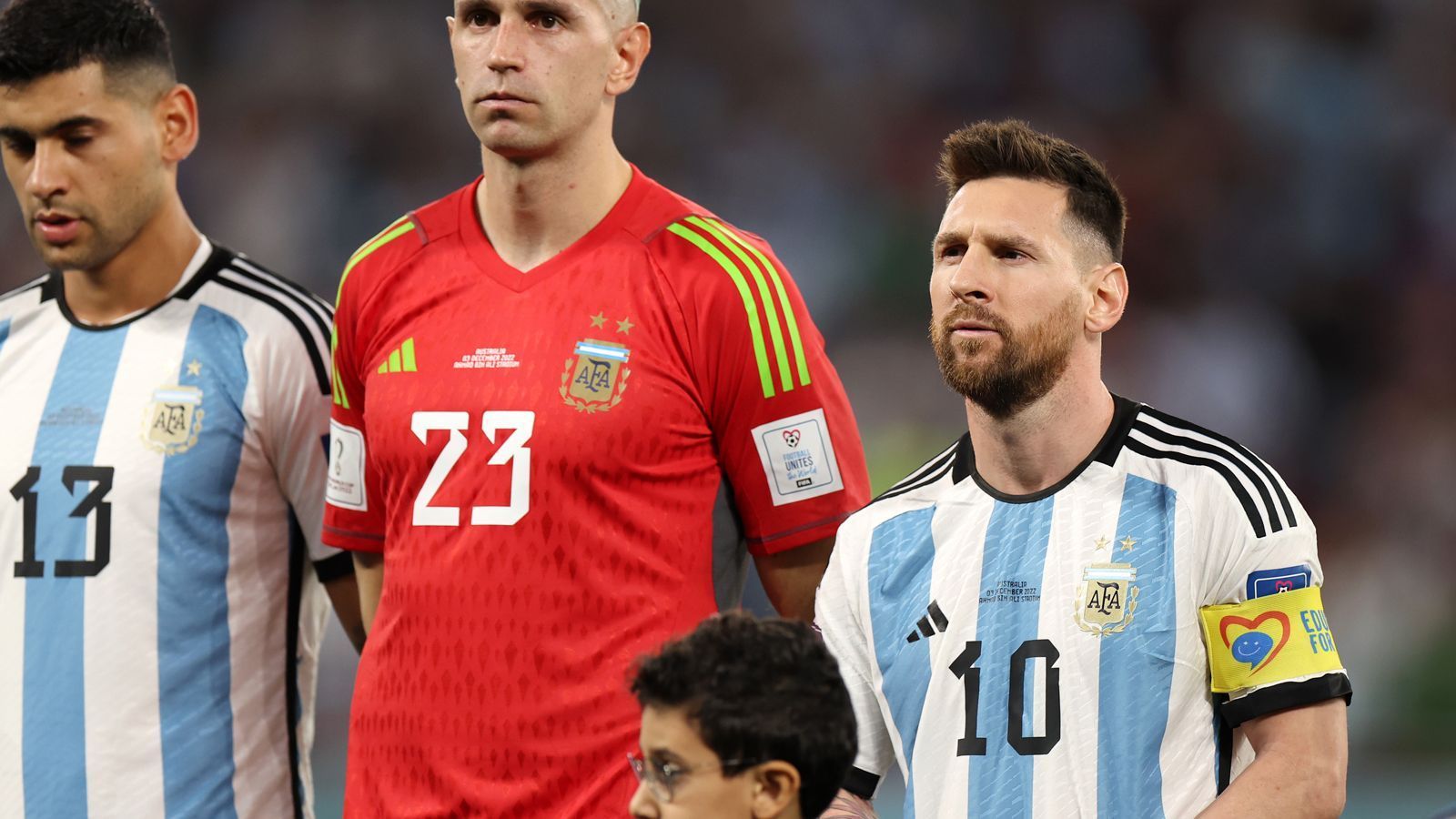 
                <strong>Messi-Watch: So schlug sich Argentiniens Superstar gegen Australien</strong><br>
                Das WM-Achtelfinale zwischen Argentinien und Australien am Samstagabend war das 1.000 Pflichtspiel für Lionel Messi im Profibereich. Und nicht nur deshalb war es eine ganz besondere Partie für den 35 Jahre alten Superstar. ran hat Messi über 90 Minuten beobachtet.
              
