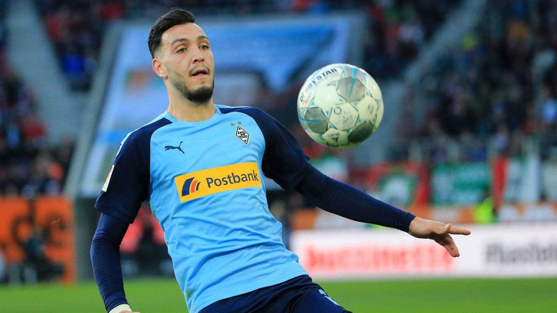 
                <strong>Ramy Bensebaini (Borussia Mönchengladbach)</strong><br>
                "Nach dem letzten Spiel war klar, dass Embolo nicht mehr schießt. Dann habe ich gesagt, dass ich es machen werde. Aber ehrlich gesagt habe ich es vergessen, als es den Elfmeter gab. Tobias Sippel hat mich erinnert, dass ich der Elfmeterschütze bin"(Gladbachs Doppeltorschütze Ramy Bensebaini zur kuriosen Situation vor einem Strafstoß)
              