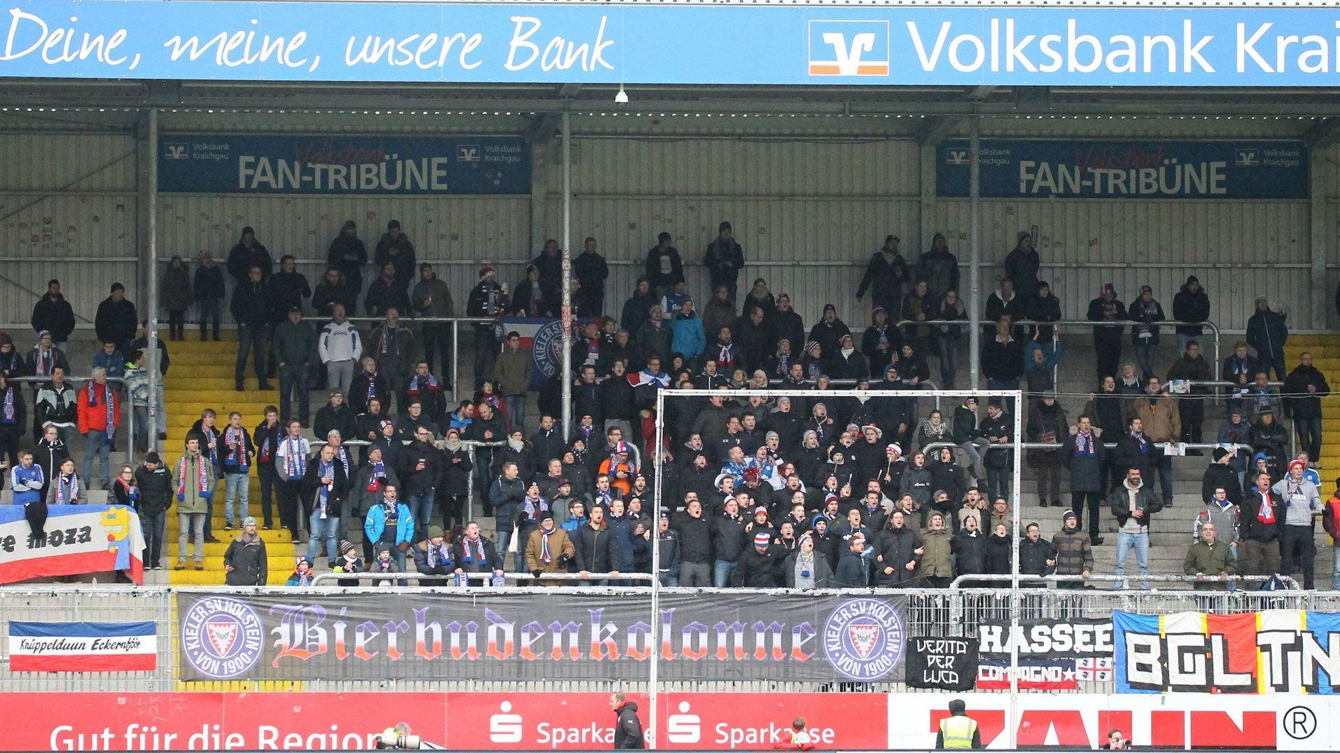 
                <strong>Platz 3: Holstein Kiel</strong><br>
                Stehplatz: 224 EuroTeuerste Sitzplatzkategorie: 496 Euro (ligaweit Platz 14)
              