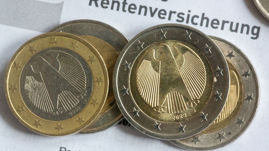Zum 1. Juli treten wieder zahlreiche Gesetzesänderungen in Kraft. Unter anderem können sich Rentner über mehr Geld freuen.