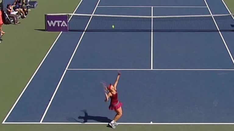 
                <strong>Schnellster Aufschlag (Damen)</strong><br>
                Bine macht Bum! Sabine Lisicki hat gegen Ana Ivanovic mit 211 km/h aufgeschlagen und damit einen neuen Weltrekord aufgestellt. Leider konnte auch der Monster-Aufschlag ihr Erstrunden-Aus beim WTA-Turnier in Stanford nicht verhindern.
              