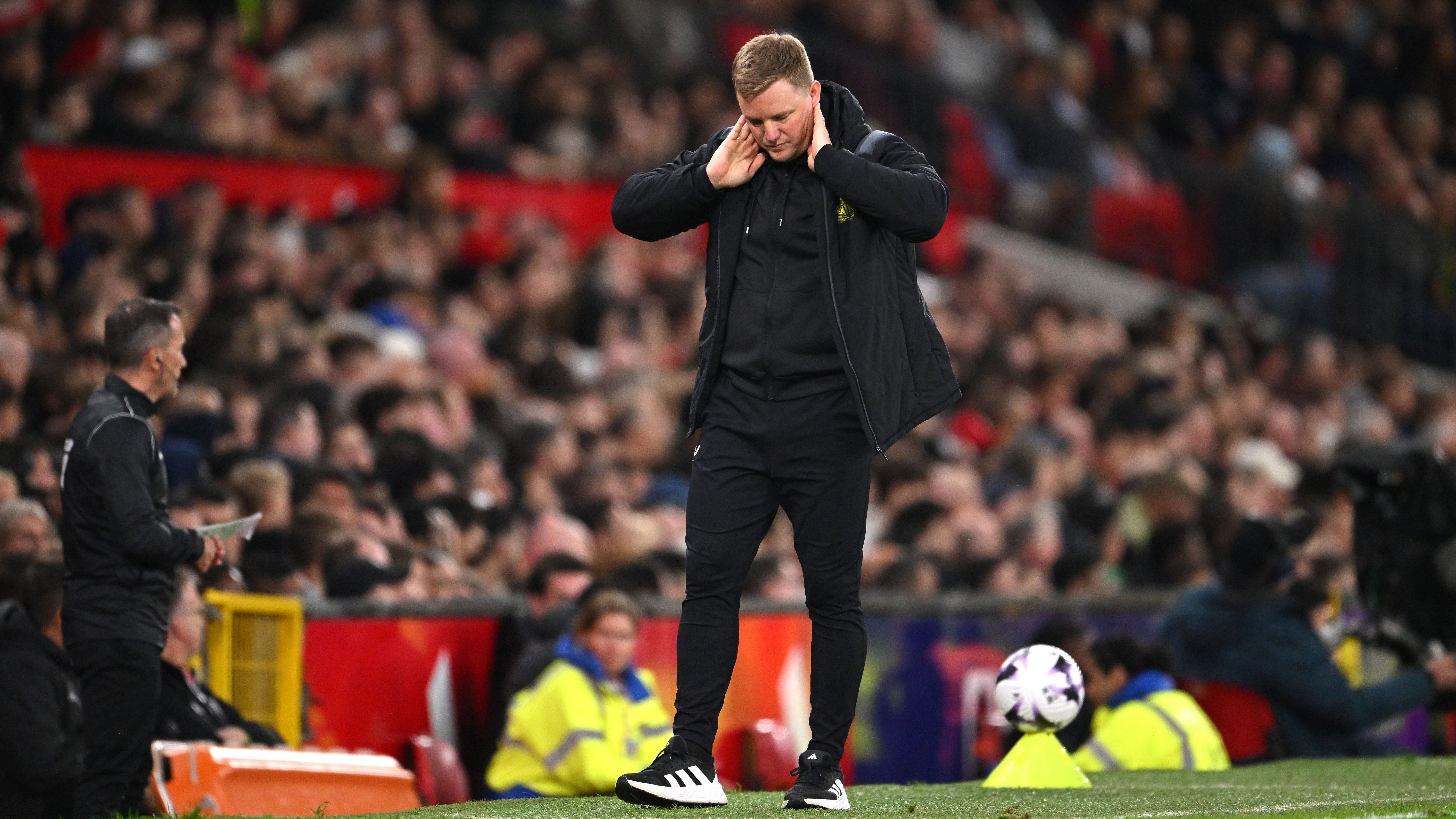 <strong>Eddie Howe (vereinslos)</strong> <br>Denn Howe führte Newcastle erstmals überhaupt in der Vereinsgeschichte in die Champions League und wird wohl kaum unmittelbar vor der Saison den Vereinsjob aufgeben wollen, um Nationaltrainer zu werden. Schließlich würde nicht nur auf Spiele in der Königsklasse verzichten, sondern auch auf das fürstliche Gehalt, das er dem Vernehmen nach in Newcastle bezieht. Der Job als Coach der "Three Lions" ist definitiv schlechter bezahlt.