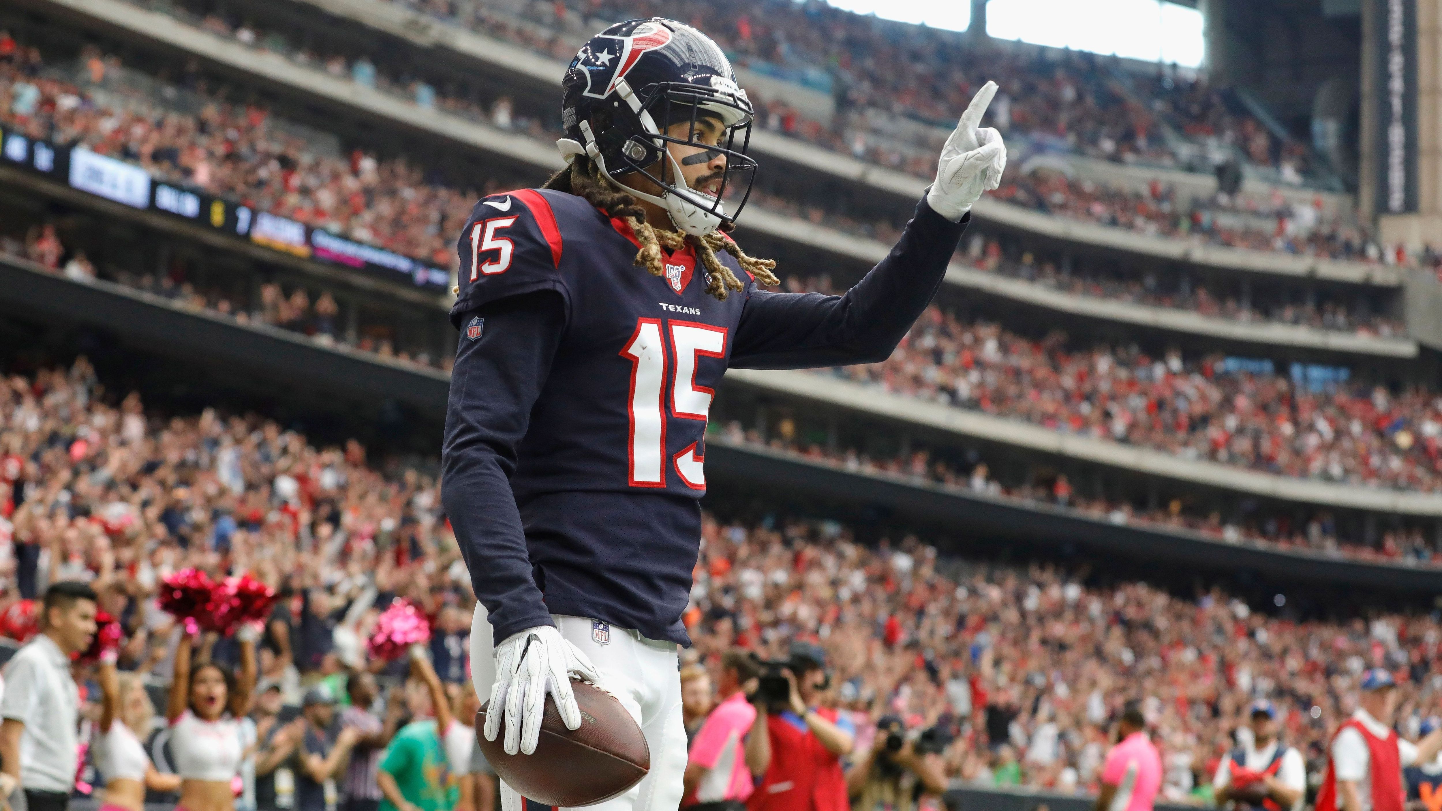 
                <strong>Will Fuller (Wide Receiver)</strong><br>
                Der Erstrundenpick von 2016 spielt in dieser Saison in seinem fünften und letzten Jahr seines Rookie-Vertrages. Bleibt eine Einigung aus, wird der Spieler 2021 zum Unrestricted Free Agent. Mit 28 Receptions für 455 Receiving Yards und vier Touchdowns führt Fuller sein Team an und dürfte für viele Franchises, die einen möglichen Nummer-eins-Receiver mit guter Perspektive suchen, interessant sein. Der Gegenwert bei einem Trade für die Texans war wohl nie besser.
              