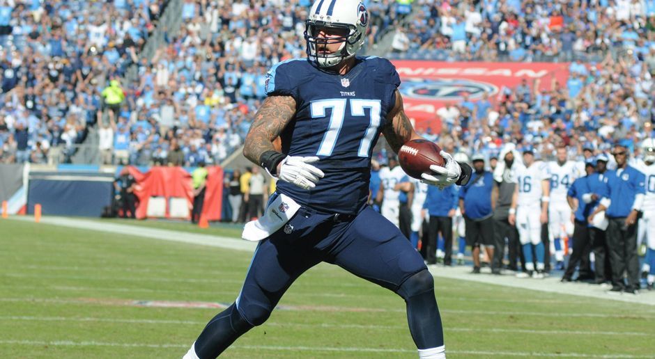 
                <strong>18. Tennessee Titans</strong><br>
                Die roten Sprenkel des Teamlogos haben es nicht auf das Titans-Jerseys geschafft. Zum Glück! Sattes dunkelblau mit in der NFL einzigartigem himmelblau - kann man schon so machen. 
              