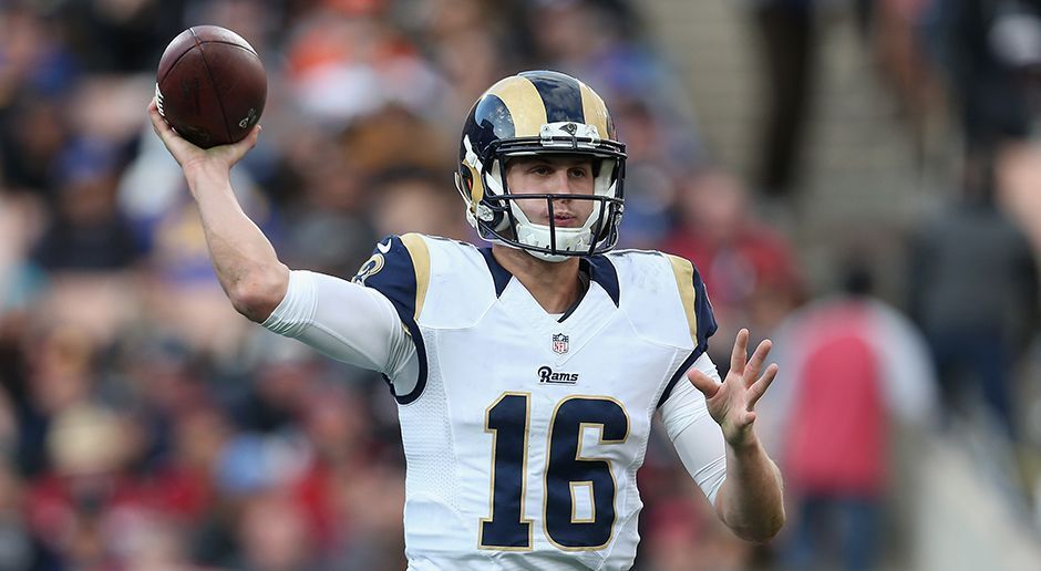 
                <strong>Platz 3: Los Angeles Rams (5 Quarterbacks)</strong><br>
                2016: Jared Goff (7 Einsätze als Starter)2015: Sean Mannion (Kein Einsatz als Starter)2014: Garrett Gilbert (Kein Einsatz als Starter)2010: Sam Bradford (49 Einsätze als Starter)2009: Keith Null (4 Einsätze als Starter)
              