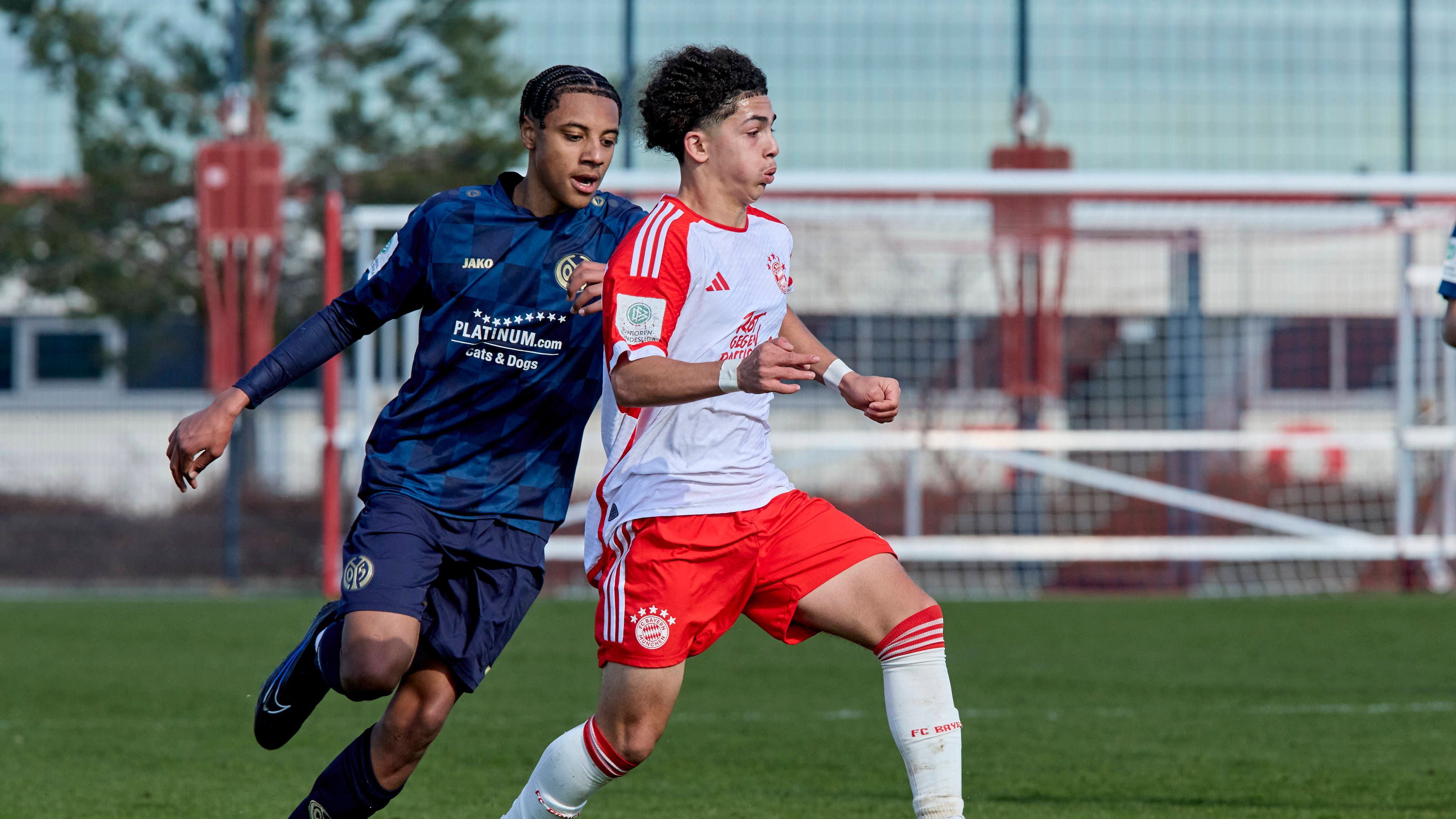 <strong>Jussef Nasrawe</strong><br>Er kann Mitspieler mit Dribblings und mit klugen Pässen in Szene setzen. Sein Weg nach oben ist noch weit, im Männerfußball werden die körperlichen Unterschiede zu seinen Gegenspielern noch größer sein. Aber seine Entwicklung wird man in München sehr genau verfolgen.