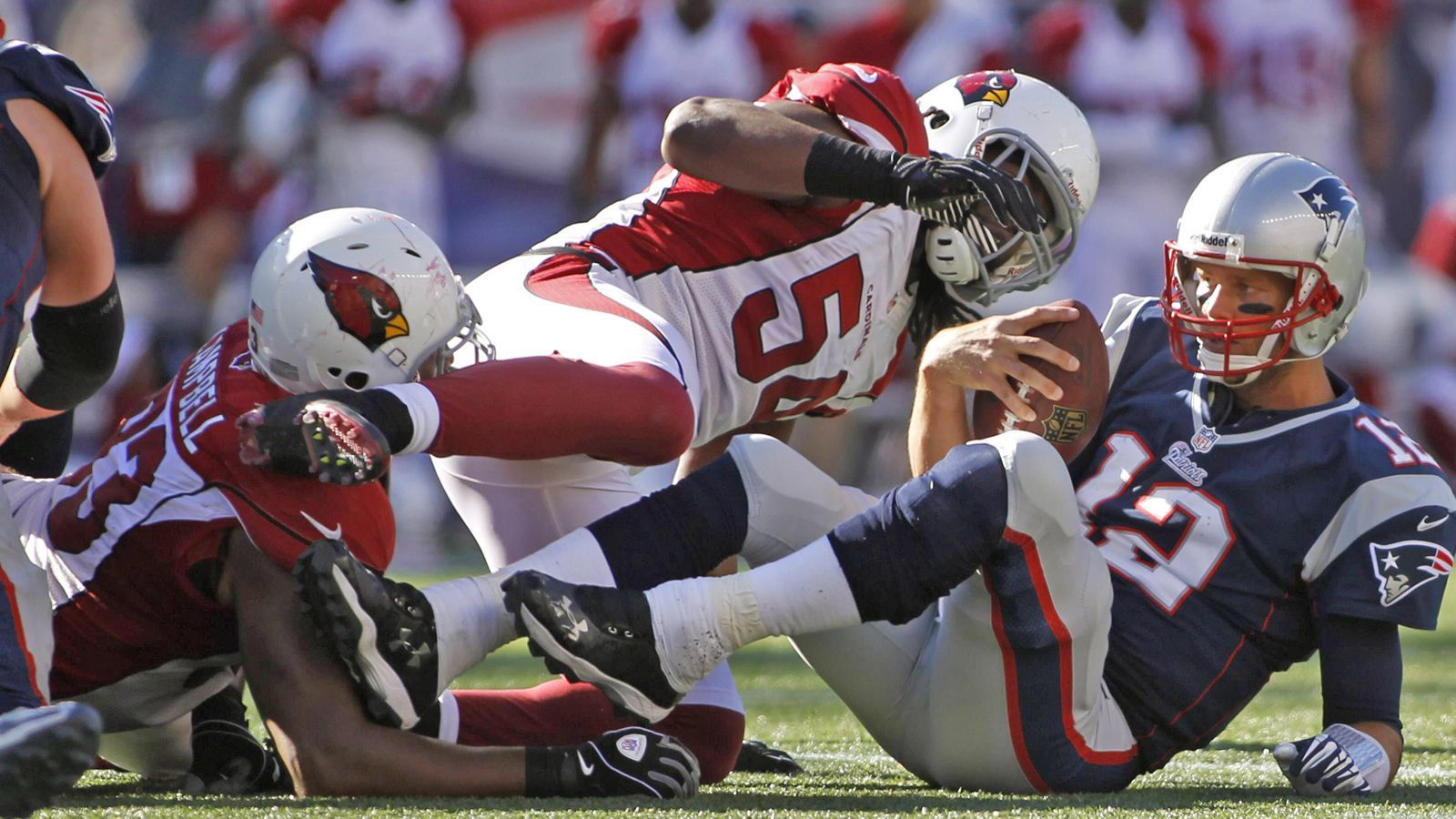 
                <strong>Arizona Cardinals</strong><br>
                Tom Brady vs. Arizona Cardinals: 2 Siege, 1 Niederlage
              