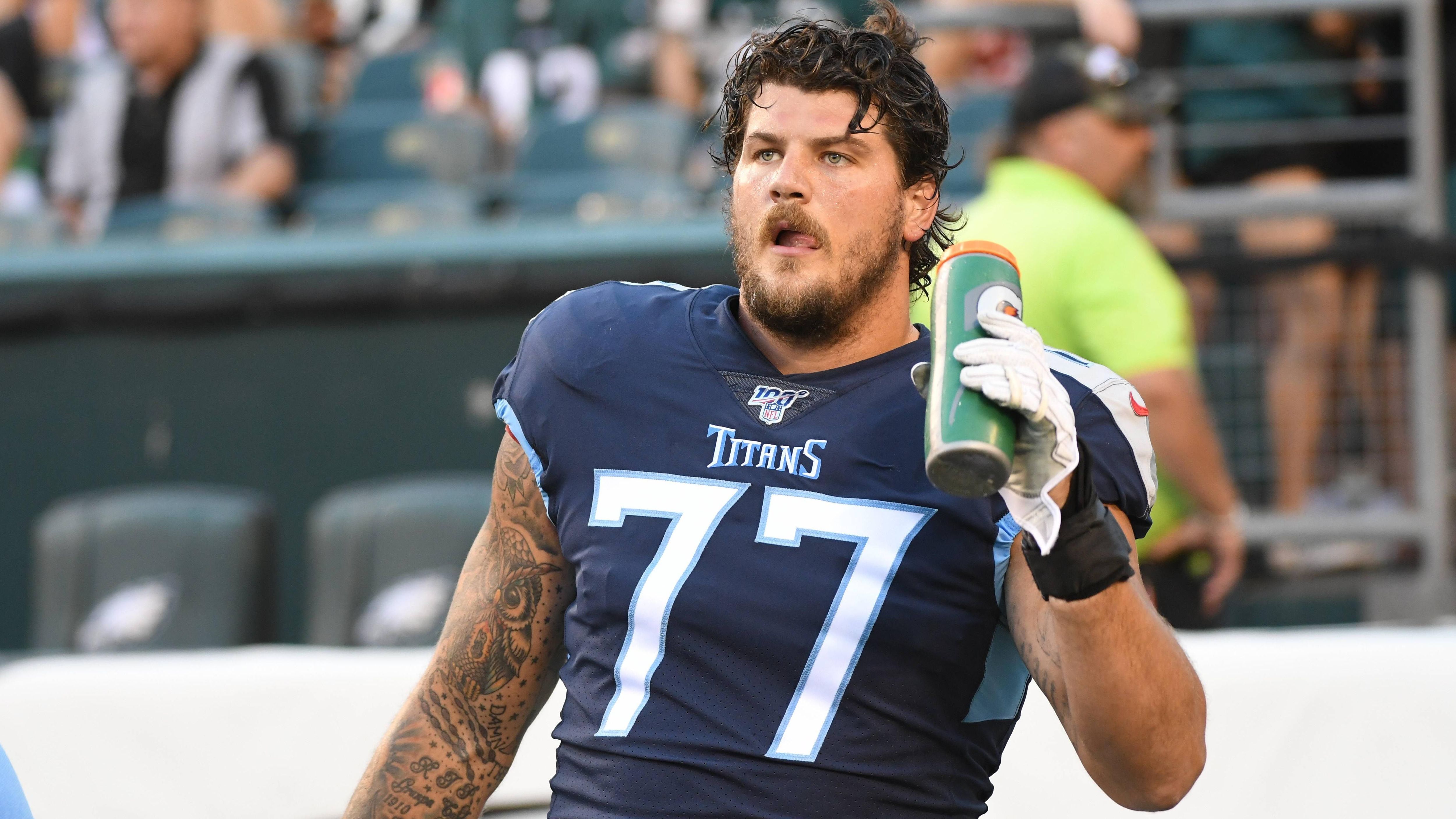 <strong>OT Taylor Lewan (letztes Team: Tennessee Titans)</strong><br>Taylor Lewan verpasste vergangene Saison 15 Spiele, auch 2020 fehlte er verletzungsbedingt in elf Partien. Die Sorgen um seine Fitness sind einer der Hauptgründe, warum der ansonsten erfahrene O-Liner bisher ohne ein Team geblieben ist. Mit 100 Spielen als Starter und drei Pro-Bowl-Saisons weist er aber einen aussagekräftigen Lebenslauf vor.