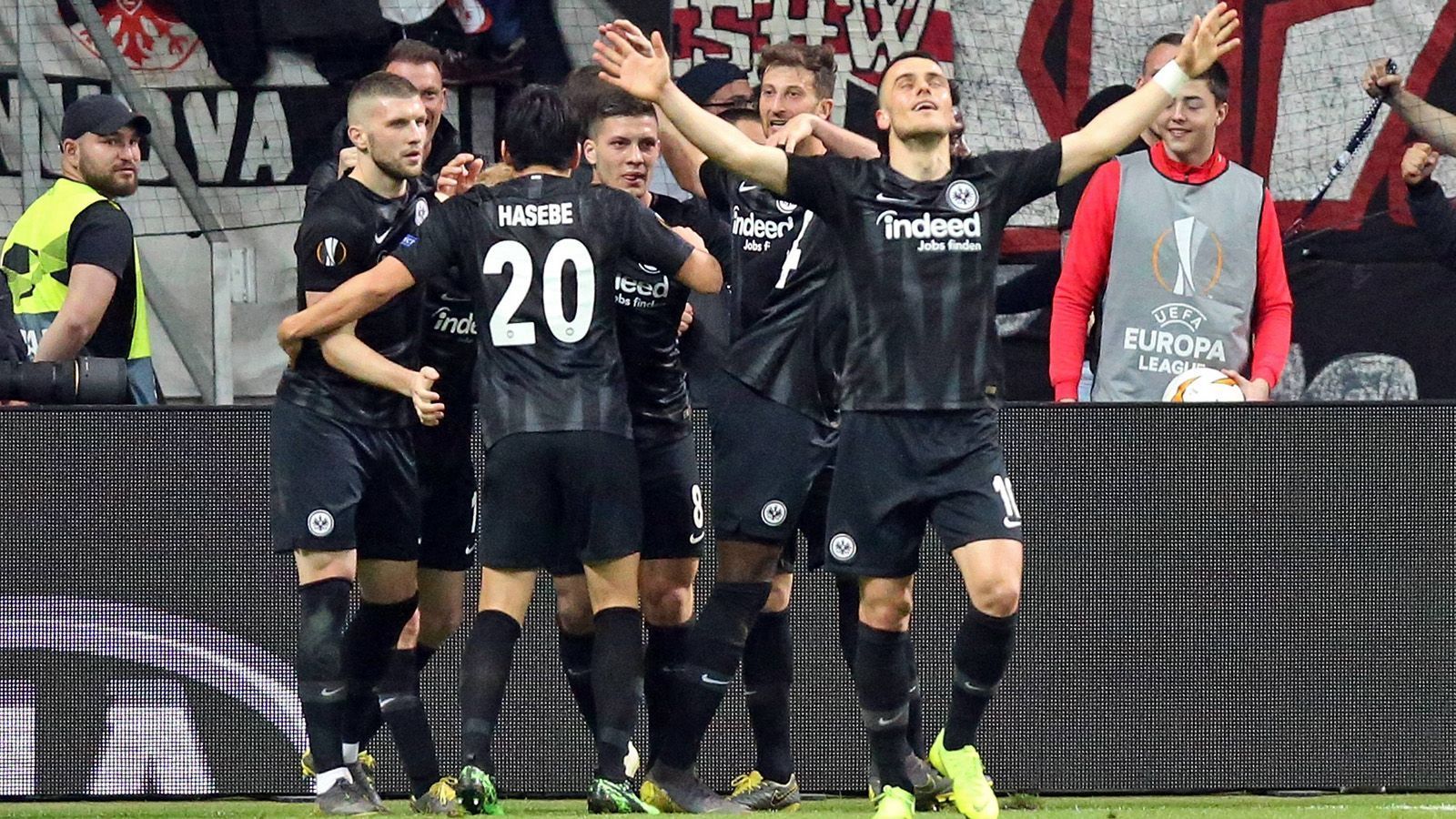 
                <strong>Frankfurts Eurofighter in der Einzelkritik</strong><br>
                Mit einer starken Mannschaftsleistung zieht Eintracht Frankfurt mit einem 2:0 Sieg gegen Benfica Lissabon ins Halbfinale der Europa League ein. Die SGE-Stars in der Einzelkritik.
              