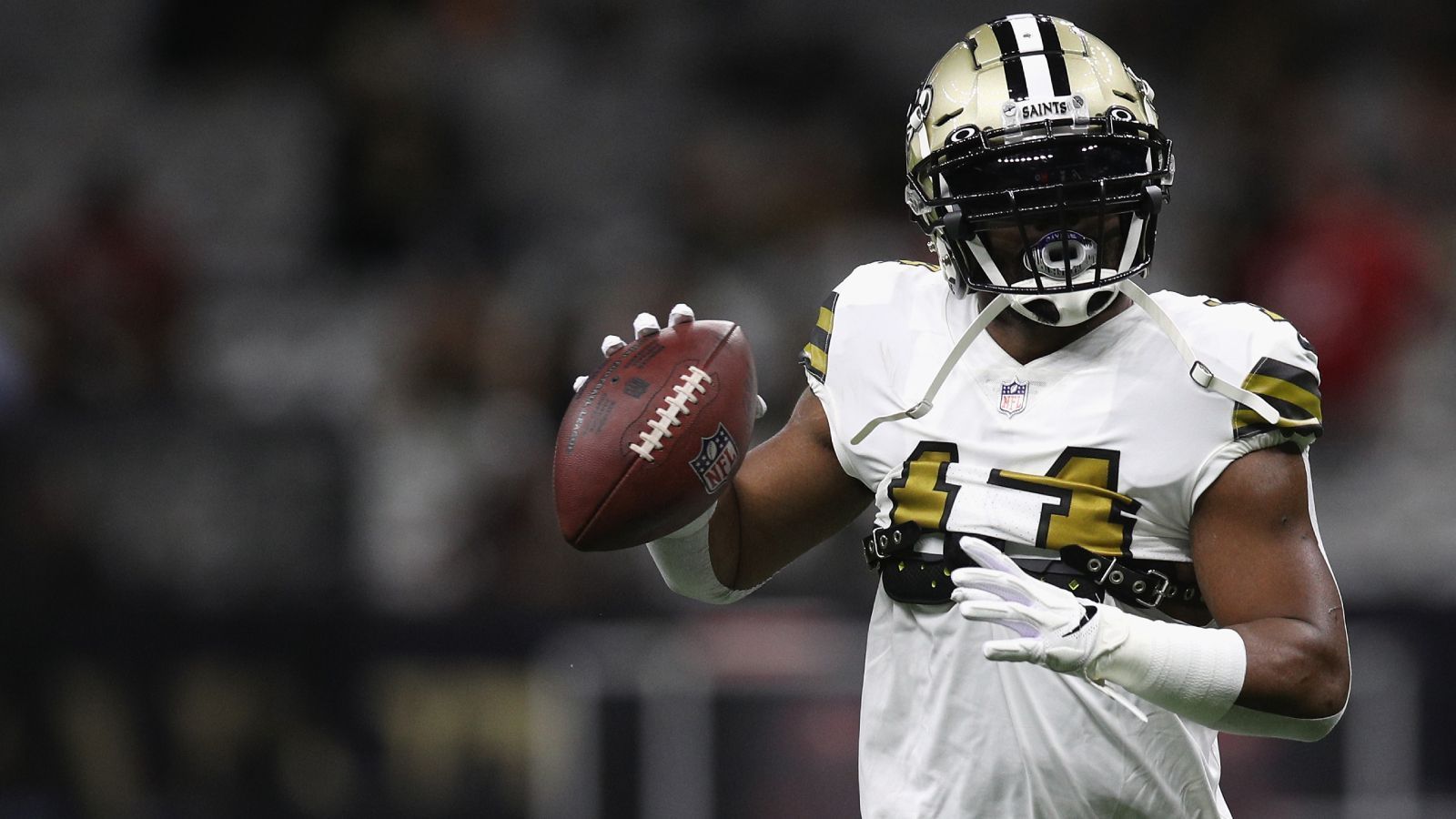 
                <strong>Gewinner: Mark Ingram (New Orleans Saints)</strong><br>
                Wie man sich innerhalb von einer Nacht von einer 1-5-Bilanz zu einer 4-2-Bilanz verbessert, hat Mark Ingram gezeigt. Noch vor Woche acht kehrte der Running Back von den Houston Texans zu den New Orleans Saints zurück, dem Team, welches ihn gedraftet hat. Darüber gab es nicht nur bei den Fans viel gute Resonanz, auch Starspieler wie Alvin Kamara und Cam Jordan freuten sich via Social Media über den Trade. Wer nach Hause kommt, der ist in jedem Fall ein Gewinner.
              