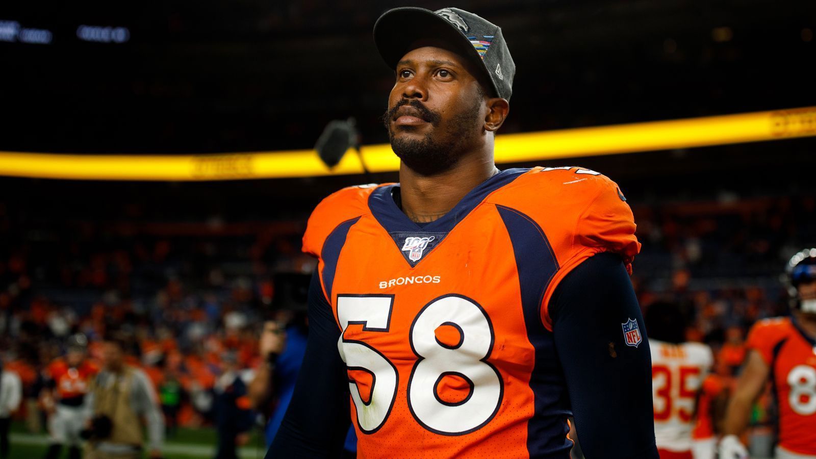 <strong>2. Pick: Denver Broncos - Von Miller (Linebacker, Texas A&amp;M)</strong><br>
                Ausgerechnet Von Miller, der Nummer-2-Pick hinter Cam Newton, vermasselte dem Quarterback seinen Super-Bowl-Triumph. Der Linebacker dominierte mit der Broncos-Defense und wurde mit dem MVP-Award ausgezeichnet. Darüber hinaus wurde er acht Mal in den Pro Bowl berufen. Im März 2025 wurde er von den Buffalo Bills entlassen.