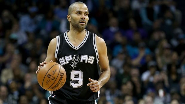 
                <strong>Frankreich: Tony Parker (Point Guard, San Antonio Spurs)</strong><br>
                Viermaliger Champion, Finals-MVP - Tony Parker ist ein wahrer Erfolgsgarant. Der mittlerweile 34 Jahre alte Point Guard ist gemeinsam mit Tim Duncan, Manu Ginobili und Coach Gregg Popovic einer der Gründe für die Triumphe der San Antonio Spurs. Allerdings schaffte es der Point Guard nicht nur wegen seiner sportlichen Fähigkeiten in die Zeitungen, sondern auch wegen seines Privatlebens. Er war mit Desperate-Housewives-Schauspielerin Eva Longoria verheiratet. Parker ist zudem Hauptanteilseigner des ASVEL Basket, eines Basketball-Klubs in Lyon.
              