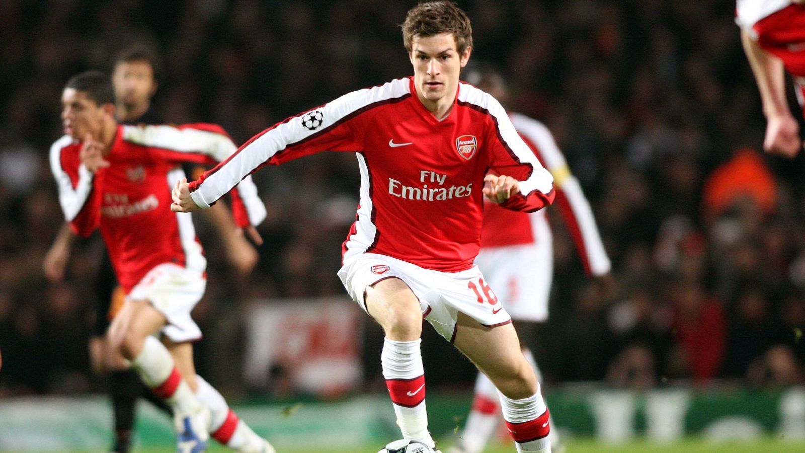 
                <strong>9. Platz: Aaron Ramsey (FC Arsenal) </strong><br>
                &#x2022; Alter: 17 Jahre, neun Monate und 25 Tage -<br>&#x2022; Datum: 21. Oktober 2008 gegen Fenerbahce Istanbul (5:2) -<br>&#x2022; Aktueller Klub: Juventus Turin -<br>
              