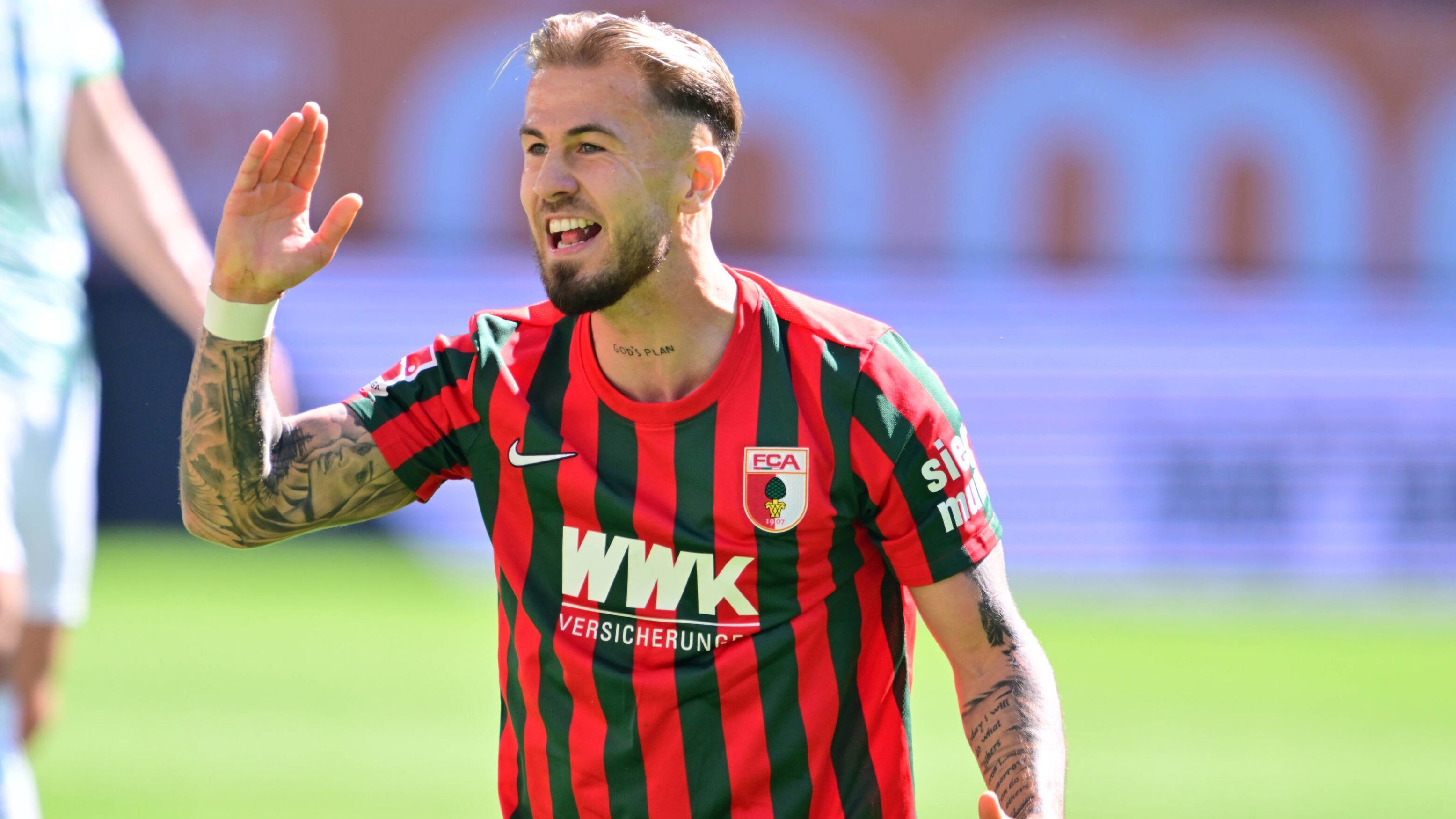 
                <strong>FC Augsburg</strong><br>
                &#x2022; Niklas Dorsch <br>&#x2022; 1,5 Millionen Euro<br>
              