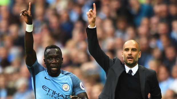 
                <strong>Bacary Sagna (Manchester City)</strong><br>
                Bacary Sagna (Manchester City): Derzeit setzt den Franzosen eine Muskelverletzung außer Gefecht, doch davor durfte auch er schon zwei Mal ran. Auf Sicht dürfte Sagna aber einen schweren Stand haben, denn Konkurrent Pablo Zabaleta wurde von Guardiola zuletzt sogar mit dem Kapitänsamt betraut.
              