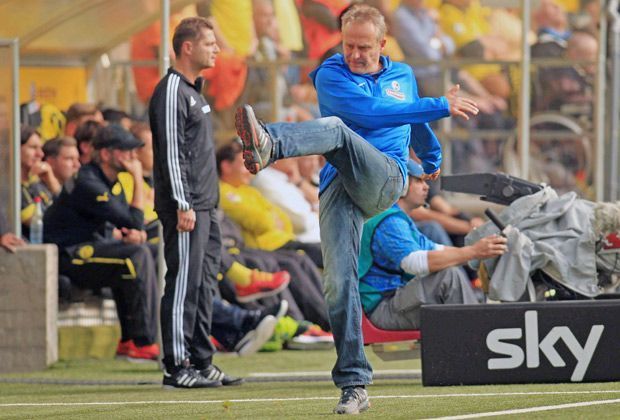 
                <strong>Christian Streich - der Frustrierte</strong><br>
                Allerdings kann die gute Laune auch ganz schnell umschlagen. Streich leidet in dieser Spielzeit - unter den lange mangelhaften Leistungen seines Teams und immer öfter auch unter dem Gefühl, von den Schiedsrichtern benachteiligt zu werden. 
              