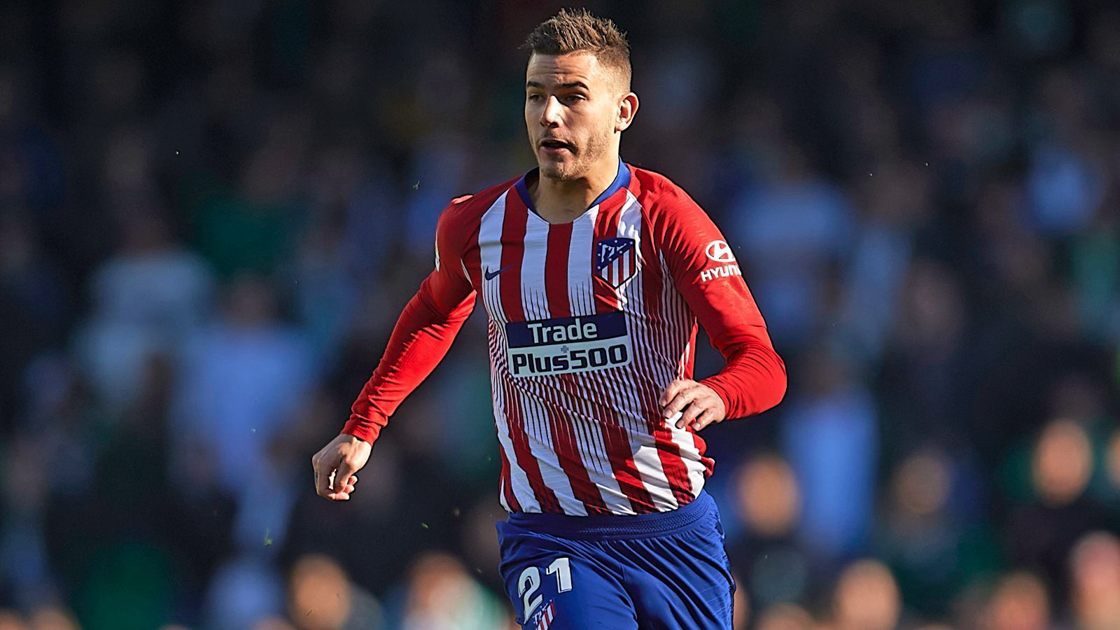 
                <strong>Lucas Hernandez (Atletico Madrid)</strong><br>
                Kurz vor der Winterpause schien es so, als sei der Transfer des Franzosen bereits fix. Die Ausstiegsklausell des Außenverteidigers soll bei 80 Millionen Euro liegen. Nach ersten Gesprächen mit dem Spieler und Atletico, sah der FC Bayern doch von einer Verpflichtung ab.
              