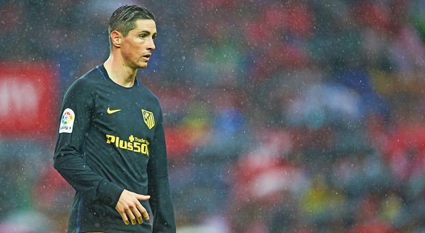 
                <strong>Fernando Torres (Atletico Madrid)</strong><br>
                Darf ab der 58. Minute am Spielbetrieb im Bernabeu teilnehmen, beim Stand von 0:1. Torres soll für den Ausgleich sorgen, hat aber keine gefährliche Aktion vor dem Tor. Und auch nirgendwo sonst auf dem Feld. Am Ende steht es 0:3. ran-Note: 5
              