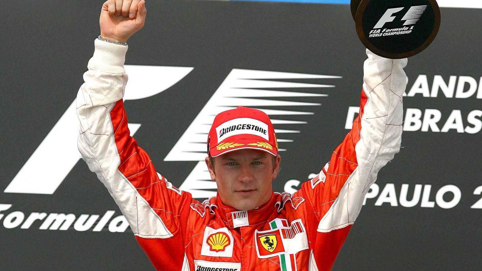 
                <strong>Clasico erstmals seit 2007 ohne CR7 und Messi: So sah die Welt damals aus</strong><br>
                Die Älteren werden sich erinnern: Es gab mal andere Formel-1-Weltmeister als Mercedes-Fahrer. 2007 holt Kimi Räikkönen in einem Ferrari den Titel.
              
