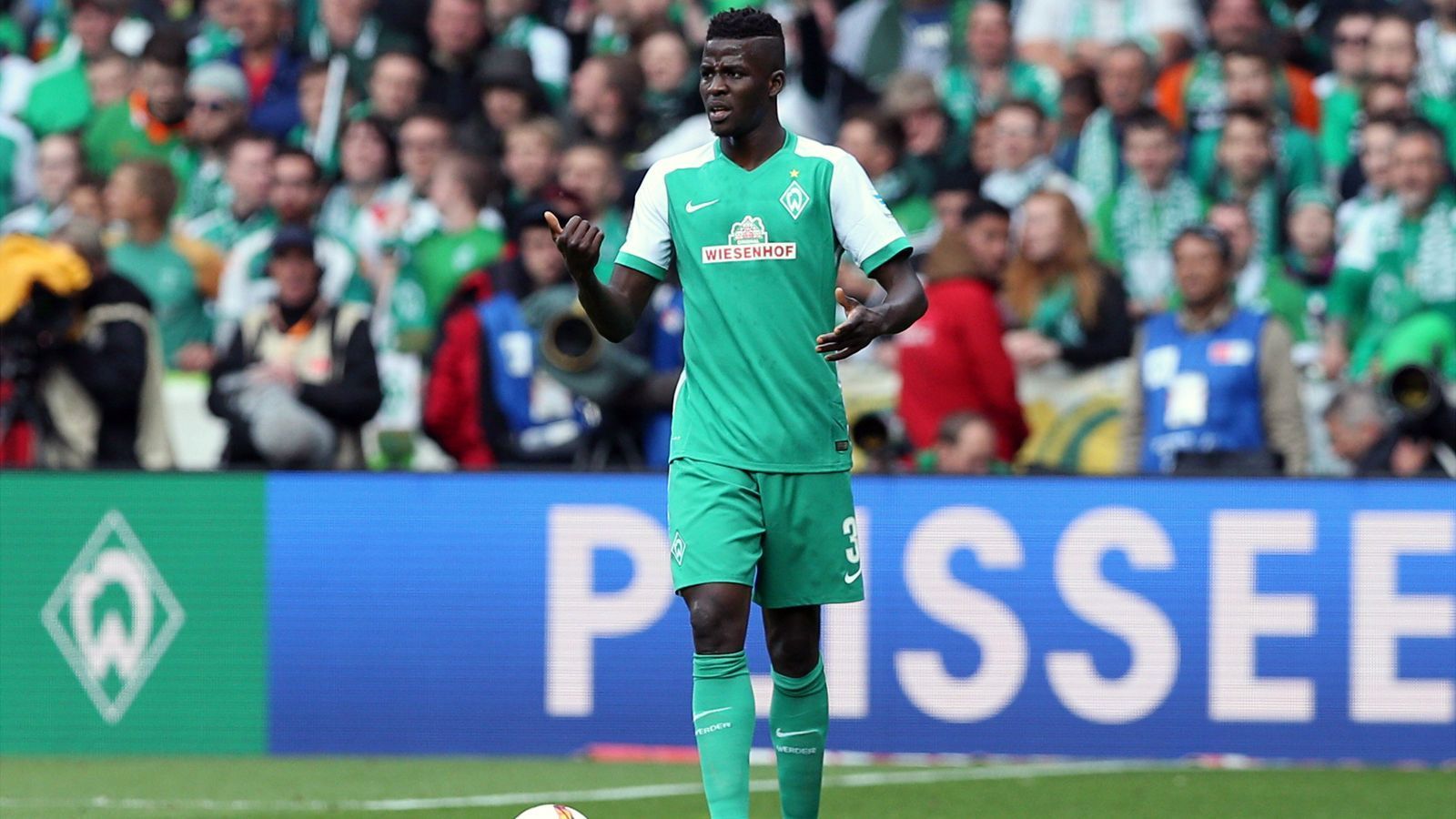 
                <strong>Papy Djilobodji (SV Werder Bremen)</strong><br>
                Nachdem der damalige Neuzugang Papy Djilobodji im Herbst 2015 bei Chelsea kaum zum Zug kam, lieh Werder Bremen den senegalesischen Innenverteidiger Anfang 2016 für ein halbes Jahr aus. An der Weser kam der 1,93-Meter-Hüne dann auch tatsächlich zu den gewünschten Einsätzen - insgesamt 16 im Trikot von Werder. Danach ging es für den heute 33-Jährigen via Chelsea zu Sunderland und über Dijon und Guingamp zu seinem aktuellen Arbeitgeber Gaziantep FK.
              