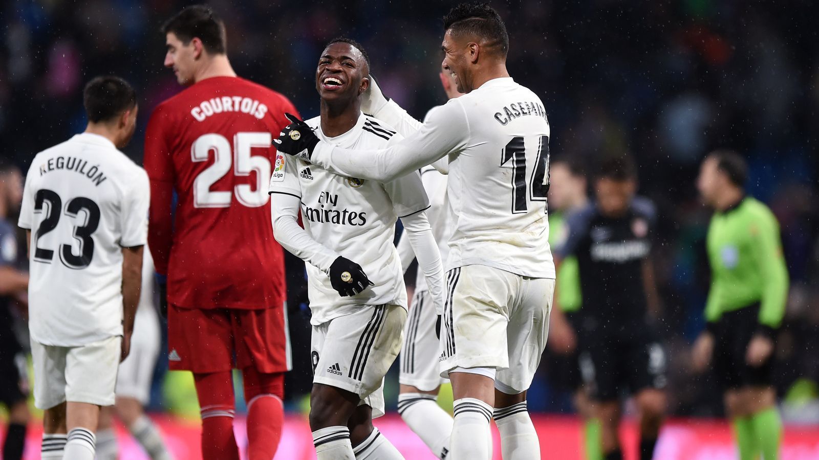 
                <strong>Platz 2 - Real Madrid</strong><br>
                Durchschnittsalter der eingesetzten Spieler bei ihrer Verpflichtung: 21,95 JahreLand: SpanienLiga: La Liga
              