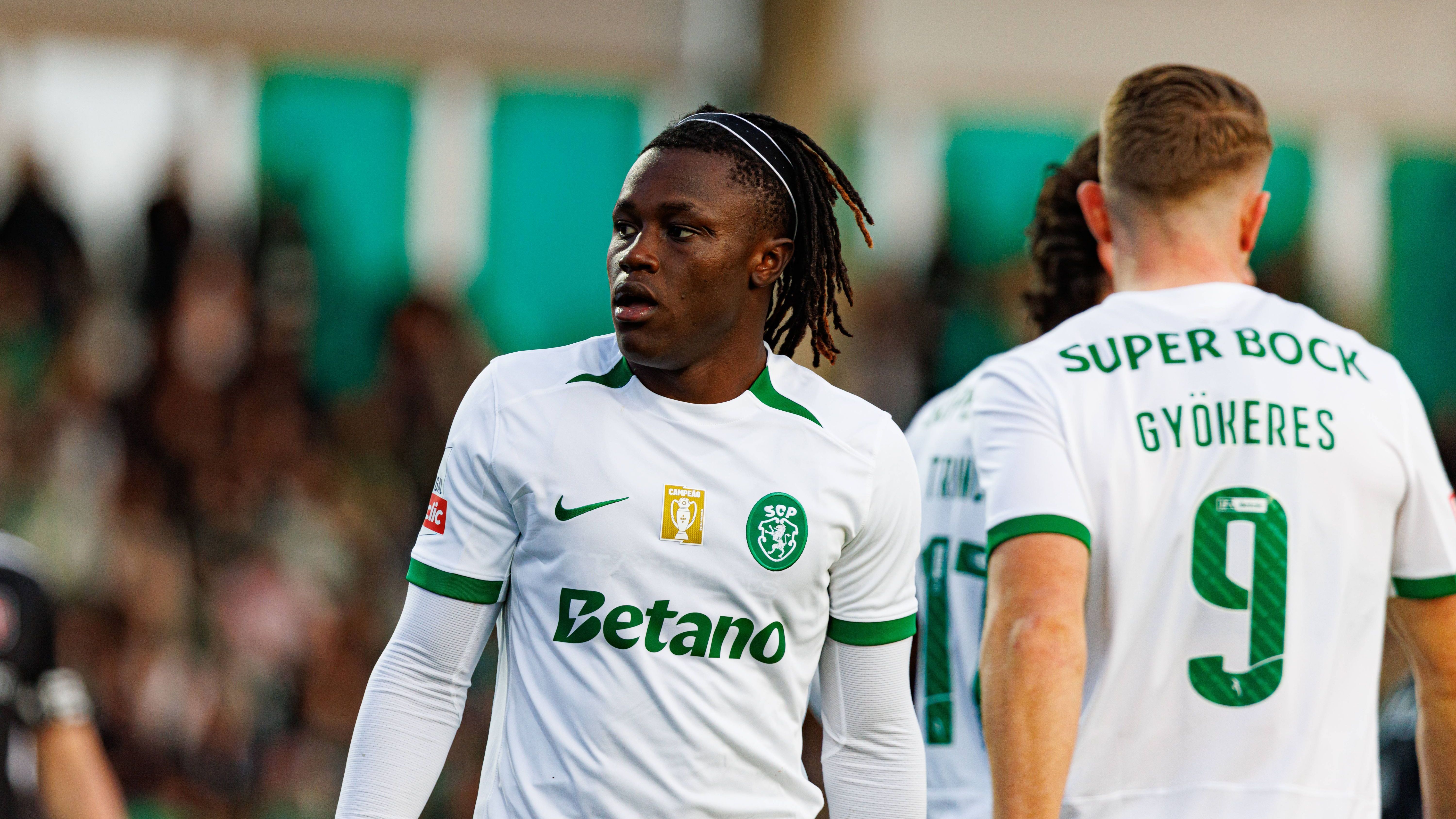 <strong>Geovany Quenda (Sporting Lissabon)</strong><br>Der FC Chelsea steht wohl kurz vor der Verpflichtung von Geovany Quenda. Laut "The Athletic" sollen die Londoner bereit sein, bis zu 50 Millionen Euro für den 17-Jährigen auszugeben. Demnach soll der Flügelspieler im Sommer 2026 an die Stamford Bridge kommen und einen Vertrag bis 2033 mit einem weiteren Jahr als Option unterschreiben. Quenda gilt als eines der größten Versprechen im portugiesischen Fußball. Er absolvierte bisher 25 Liga- sowie zehn Champions-League-Spiele für Sporting Lissabon.