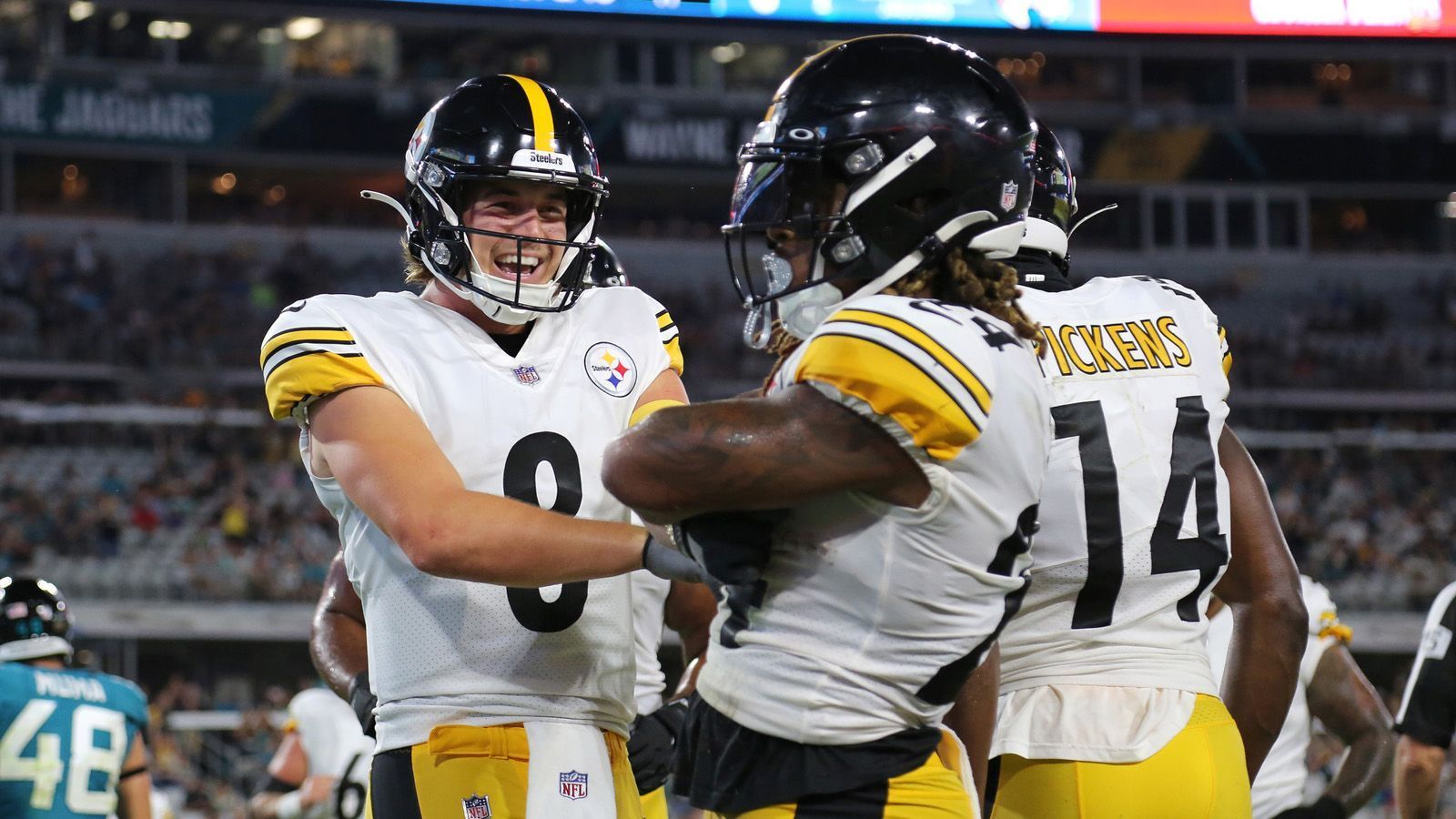 
                <strong>Pittsburgh Steelers</strong><br>
                Quarterback (3): Kenny Pickett, Mason Rudolph, Mitch TrubiskyRunning Back (3): Najee Harris, Benny Snell Jr., Jaylen WarrenFullback (1): Derek WattWide Receiver (7): Miles Boykin, Calvin Austin III, Chase Claypool, Diontae Johnson, Gunner Olszewski, George Pickens, Steven SimsTight End (3): Pat Freiermuth, Zach Gentry, Connor HeywardOffensive Line (8): Mason Cole, James Daniels, Jesse Davis, Kevin Dotson, Kendrick Green, J.C. Hassenauer, Dan Moore Jr., Chukwuma OkoraforDefensive Line (7): Montravius Adams, Tyson Alualu, Cameron Heyward, DeMarvin Leal, Isaiahh Loudermilk, Larry Ogunjobi, Chris WormleyLinebacker (8): Devin Bush, Alex Highsmith, Myles Jack, Malik Reed, Mark Robinson, Robert Spillane, Derrek Tuszka, T.J. WattSecondary (10): Terrell Edmunds, Minkah Fitzpatrick, Damontae Kazee, Miles Killebrew, Arthur Maulet, Tre Norwood, James Pierre, Cam Sutton, Levi Wallace, Ahkello WitherspoonSpecialists (3): Chris Boswell, Pressley Harvin III, Christian Kuntz
              