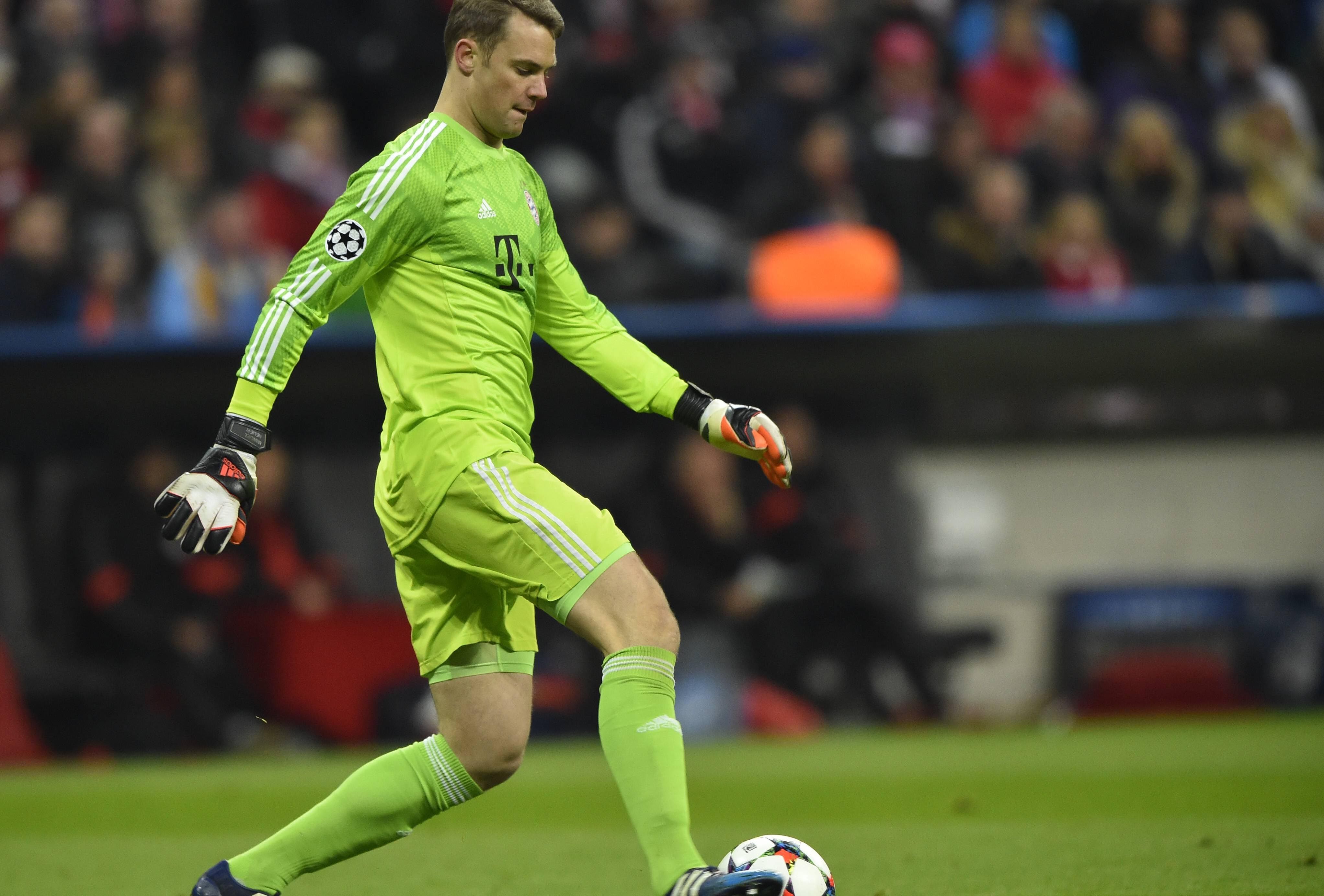 
                <strong>Manuel Neuer</strong><br>
                Wir wollten ihn erst als Feldspieler listen. Der aktuell wohl beste Torhüter der Welt stand mit dem FC Bayern 2012 im Finale der Königsklasse und konnte 2013 seinen ersten Champions-League-Triumph feiern. 
              