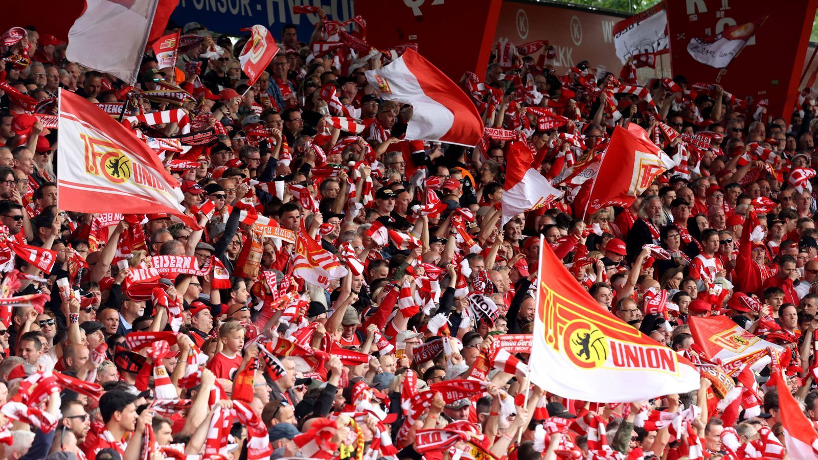 
                <strong>Platz 4: Union Berlin</strong><br>
                Stehplatz: 221 Euro - vergangene Saison: 187 EuroTeuerste Sitzplatzkategorie: 765 Euro (ligaweit Platz 9) - vergangene Saison: 680 Euro
              