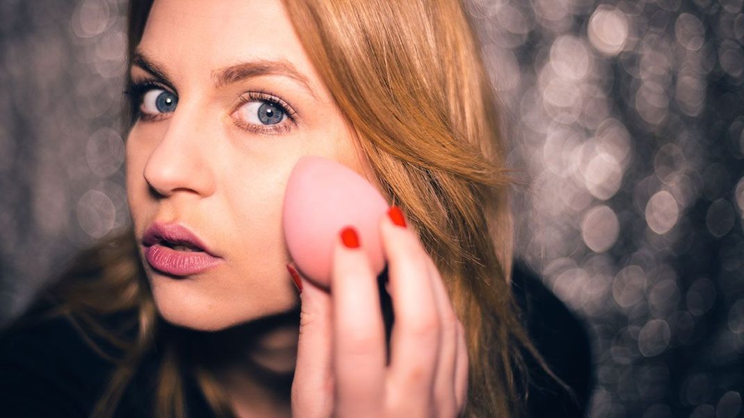 Make-up Blender richtig verwenden – im Beauty-Artikel findet ihr eine Schritt-für-Schritt Anleitung zum Beauty-Handling mit dem Make-up Ei.