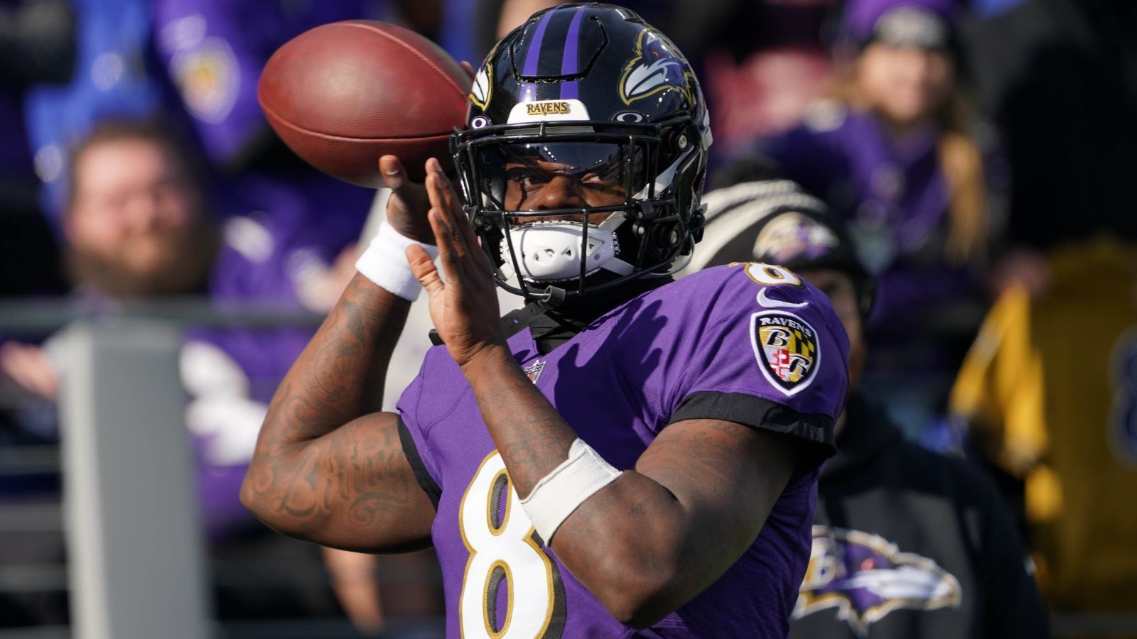 
                <strong>Platz 23: Lamar Jackson</strong><br>
                &#x2022; Team: Baltimore Ravens<br>&#x2022; Position: Quarterback<br>&#x2022; Platzierung im Vorjahr: 11<br>
              