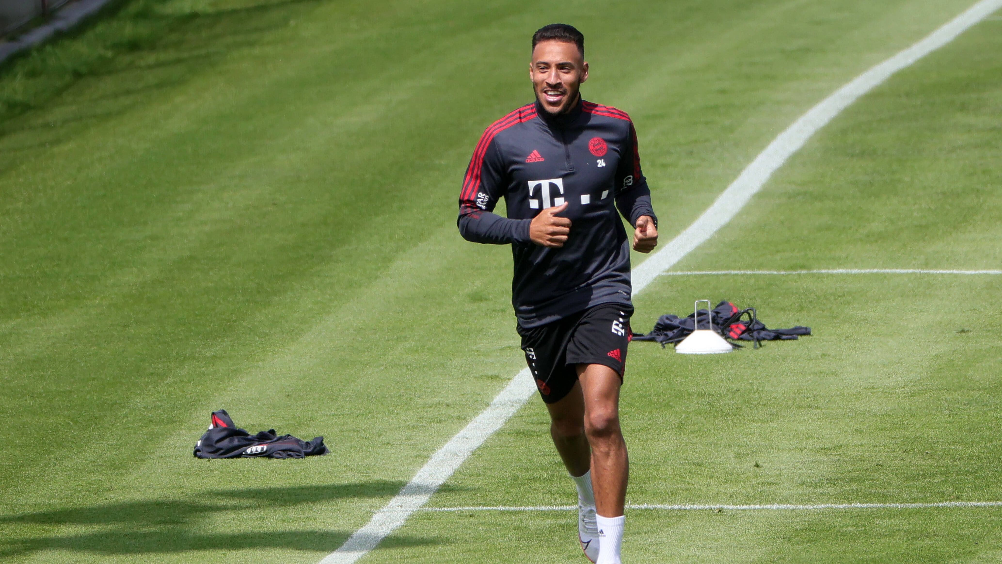 
                <strong>Corentin Tolisso (FC Bayern München)</strong><br>
                Steht nur wenige Sekunden auf dem Platz, als er den Ball vom bis dato starken Akanji erobert. Entscheidet sich mit seiner ersten Aktion das Spiel. ran-Note: 2
              