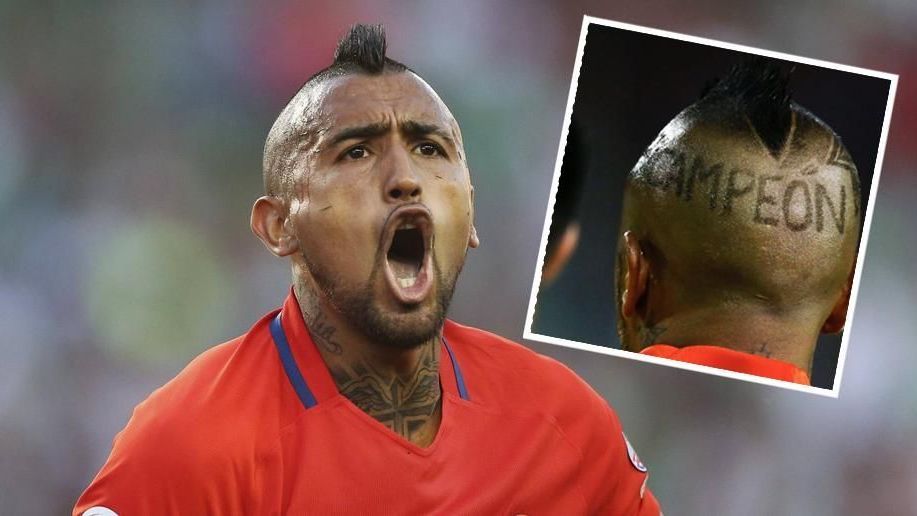 <strong>Arturo Vidal</strong><br>
                Mit gewagtem Hair-Style kennt sich auch Arturo Vidal aus. Einst ließ er sich den Schriftzug "Campeón" auf dem Hinterkopf einrasieren und teilte einen Schnappschuss der Frisur mit seinen Fans via Instagram. "Man kann gewinnen, verlieren oder unentschieden spielen. Das Wichtigste ist, dass wir weiter für unsere Träume kämpfen", schrieb der Chilene dazu.&nbsp;
