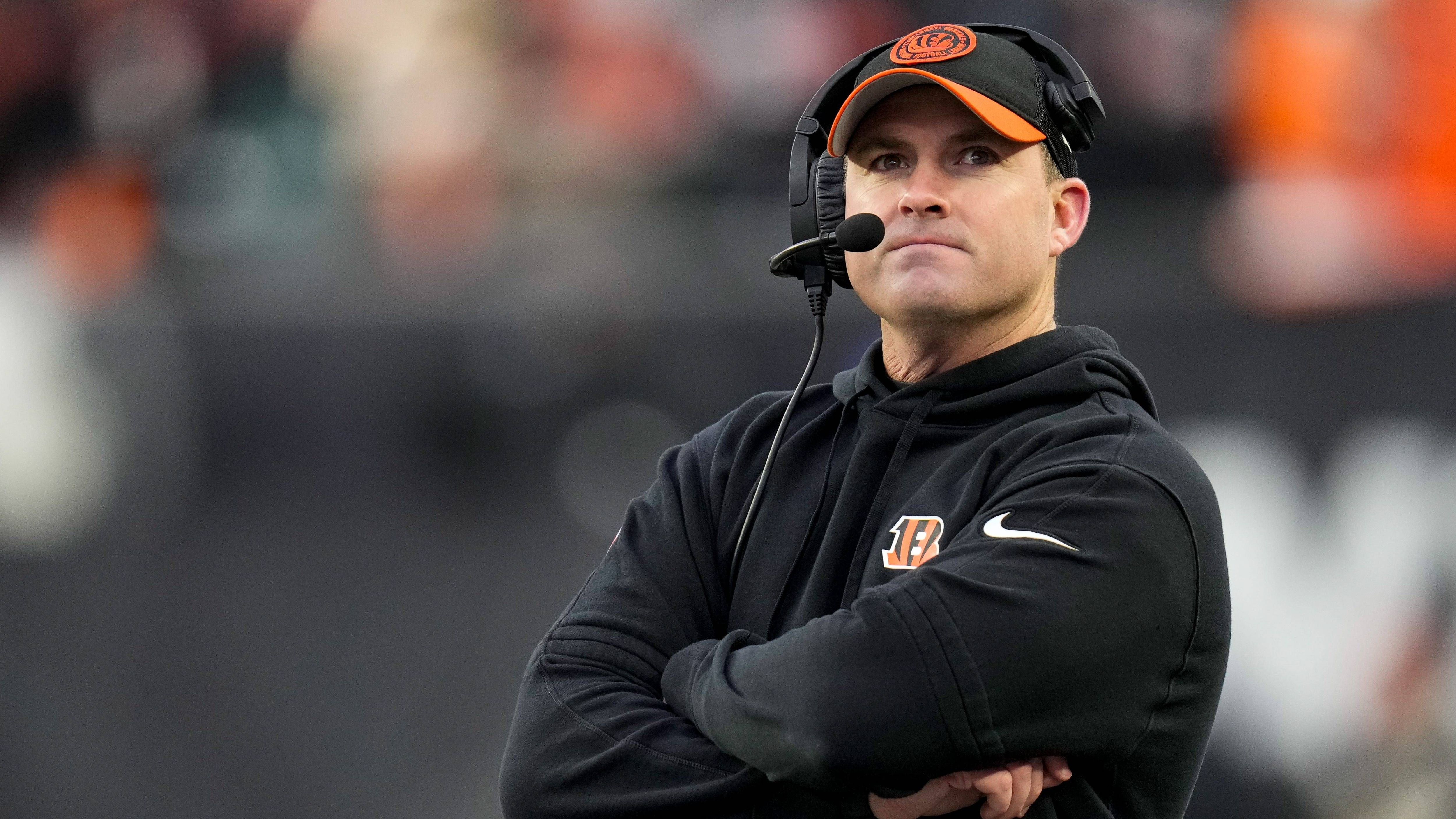 <strong>Platz 13: Cincinnati Bengals um Head Coach Zac Taylor</strong><br>Unter der Leitung von Zac Taylor standen die Bengals bereits im Super Bowl. Taylor durchlief einige "Wachstumsschmerzen" als Head Coach, zeigte aber über die Jahre immer wieder gute Anpassungen. Der erfahrene und gute Defensive Coordinator Lou Anarumo ist definitiv sein größtes Ass im Trainerstab-Ärmel.&nbsp;