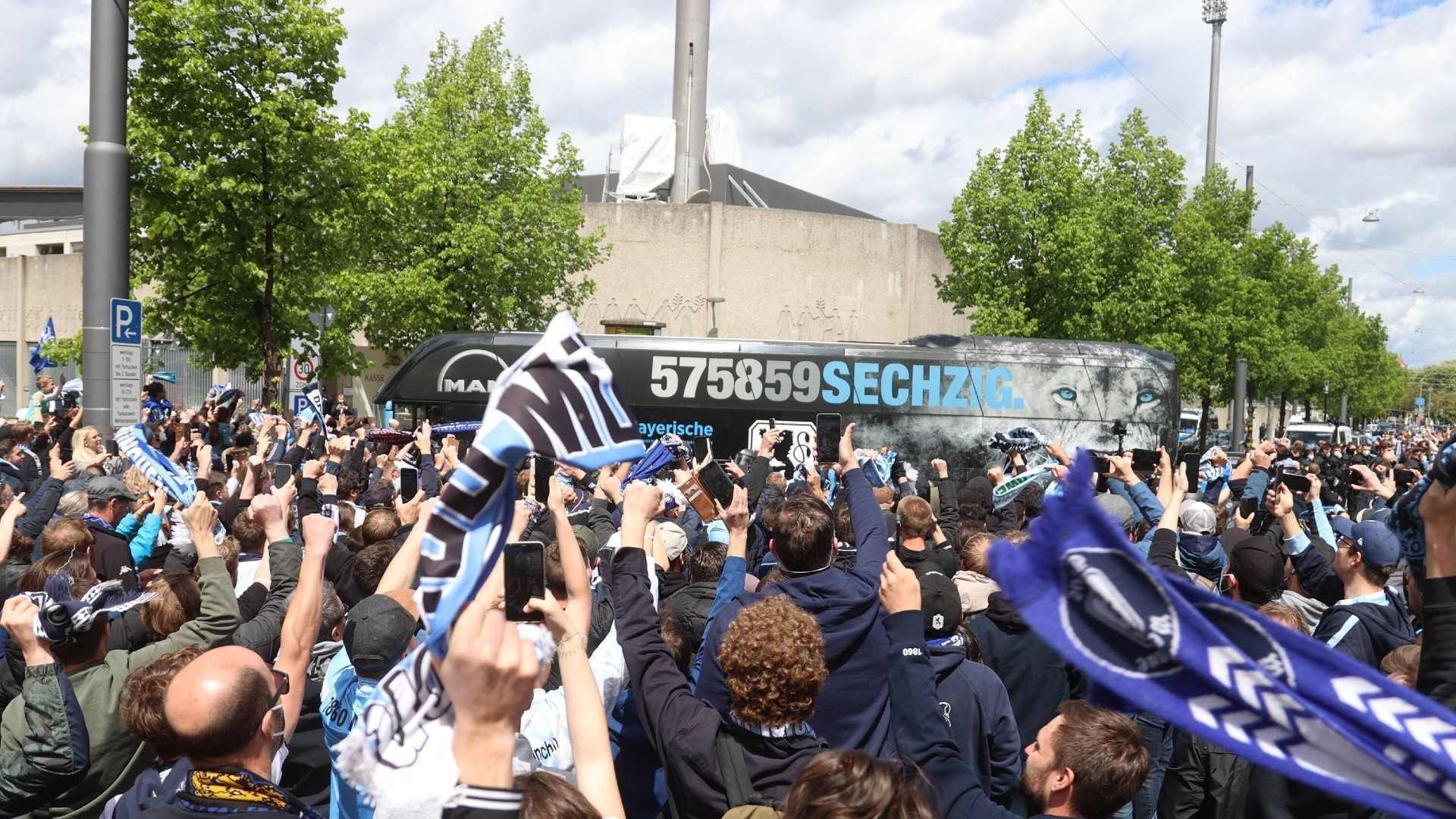 
                <strong>Giesing im Ausnahmezustand</strong><br>
                Mehrere Tausend Löwen-Fans versammelten sich bei der Ankunft des Mannschaftsbusses vor dem Grünwalder Stadion. Seit Wochen schon ist die Unterstützung des Sechzig-Anhangs bei den Heimspielen immens. 
              