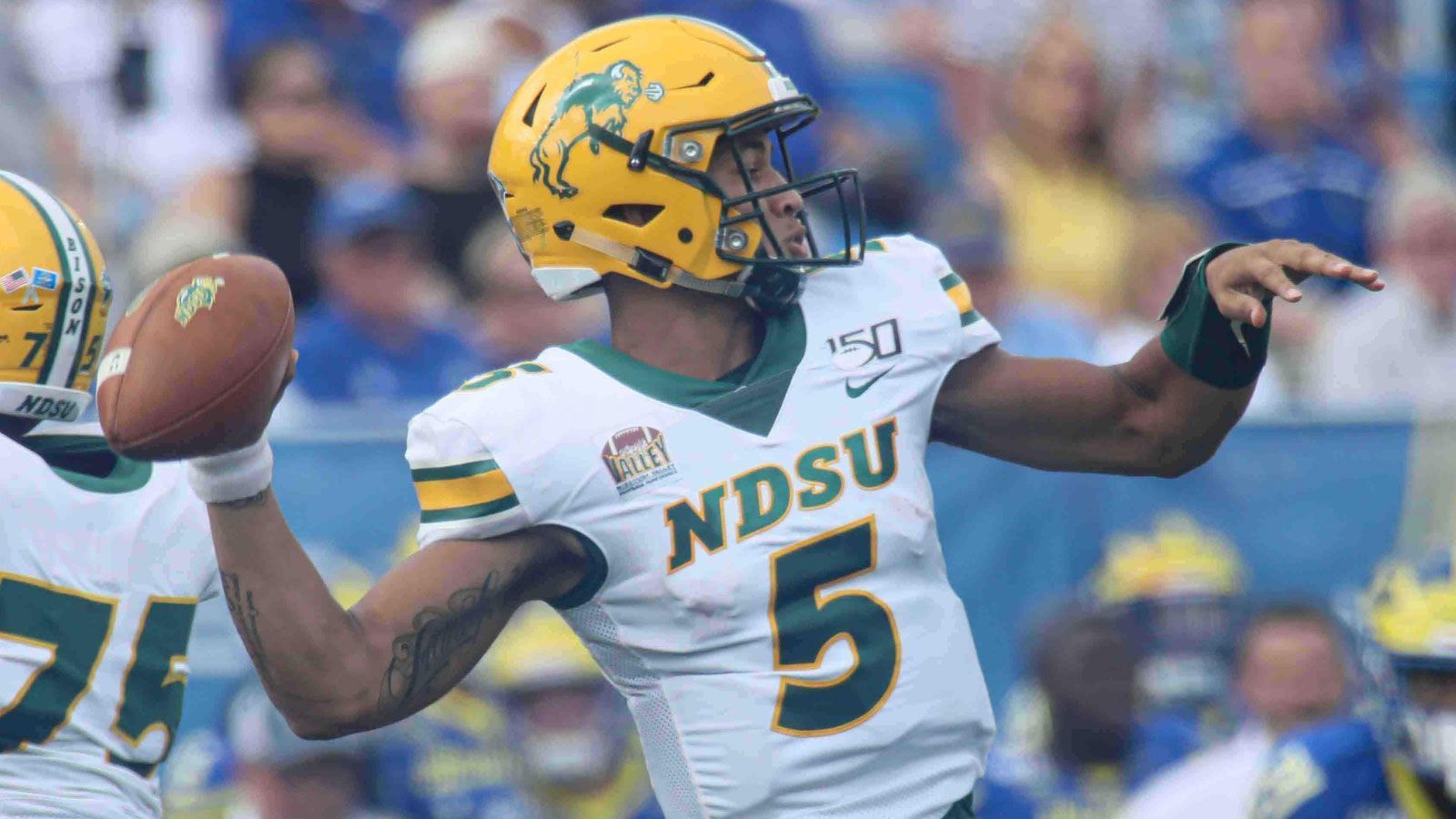 
                <strong>9. Pick: Denver Broncos - Trey Lance (Quarterback)</strong><br>
                Drew Lock ist wohl nicht die Antwort und mit Trey Lance ist ein Quarterback-Prospect auf dem Markt, das in der jüngeren Vergangenheit in Mode gekommen ist. Lance hat einen überragenden Wurfarm und ist physisch extrem stark. Als Läufer erinnert er sogar an Cam Newton. Mangelnde Spielpraxis bereiten noch Sorgen: Lance hat 2020 kein Spiel bestritten, da North Dakota State in Folge der Corona-Pandemie die Saison abgesagte.
              