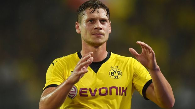 
                <strong>Rechter Verteidiger: Lukasz Piszczek</strong><br>
                Rechter Verteidiger: Lukasz Piszczek. Der Pole bekam von BVB-Coach Thomas Tuchel mal wieder eine Chance, sich als Rechtsverteidiger zu zeigen. Bis auf eine Szene, als er sich von seinem Gegenspieler wie ein Jugendspieler mit einem Tunnel austanzen ließ, ein durchaus souveräner und ansprechender Auftritt. ran-Note: 3
              