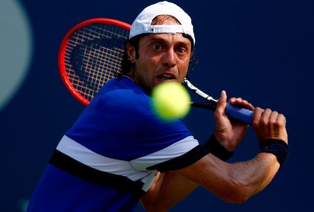 
                <strong>Italien: Paolo Lorenzi</strong><br>
                Mit 32 Jahren ist Paolo Lorenzi der "Altmeister" im italienischen Davis-Cup-Team. Aktuell befindet sich der Sao-Paulo-Finalist von 2014 nur auf Platz 78 der Weltrangliste und ist damit die Nummer drei Italiens. Bei den US Open war in Runde zwei gegen Richard Gasquet Endstation.
              