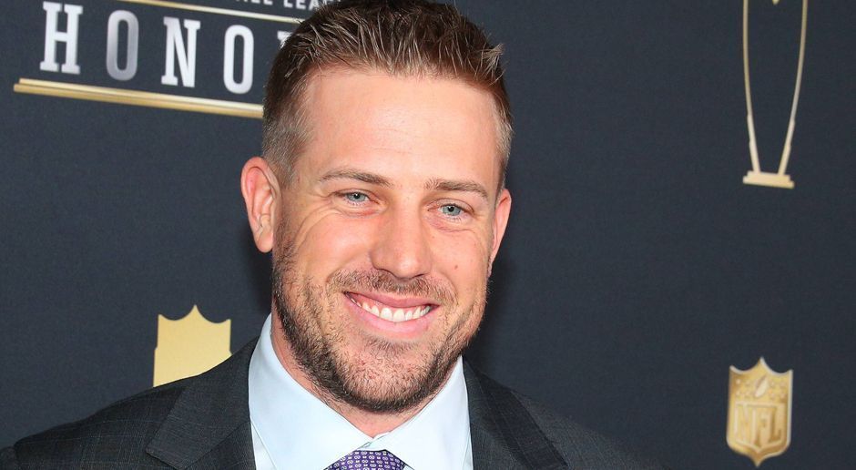 
                <strong>Denver Broncos</strong><br>
                Die Broncos haben in der Offseason Case Keenum (Bild) verpflichtet. Paxton Lynch ist der Backup, was eigentlich eine gute Mischung ist. Und eigentlich sind die Broncos mit ihrem Pick an fünfter Stelle auch gut gerüstet für einen der Top-Prospects. Trotzdem wird spekuliert, dass sich die Franchise hochtradet, womöglich sogar an die zweite Stelle, wo die Giants der Ansprechpartner wären. Broncos-General-Manager John Elway sagte sogar öffentlich: "Ich bin offen für Trades und gehen in den kommenden Tagen sämtliche Szenarios durch."
              