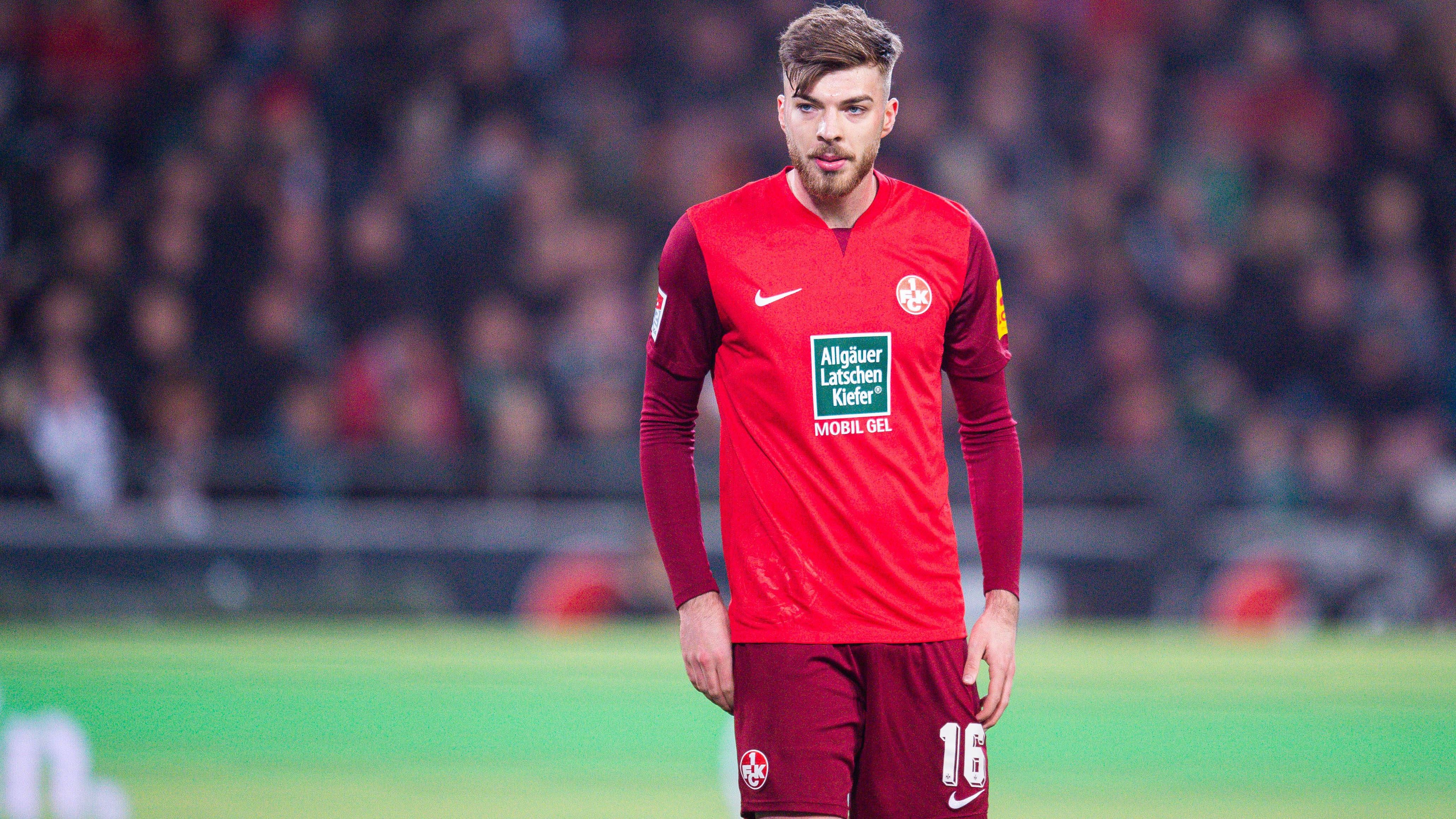 <strong>Julian Niehues (1. FC Heidenheim)</strong><br>Der 1. FC Heidenheim hat sich die Dienste von Julian Niehues vorzeitig für die Saison 2024/25 gesichert. Der 1,95 Meter große defensive Mittelfeldspieler wechselt ablösefrei vom 1. FC Kaiserslautern zu den Heidenheimern, der 22-Jährige unterschrieb einen Kontrakt bis zum Sommer 2027.