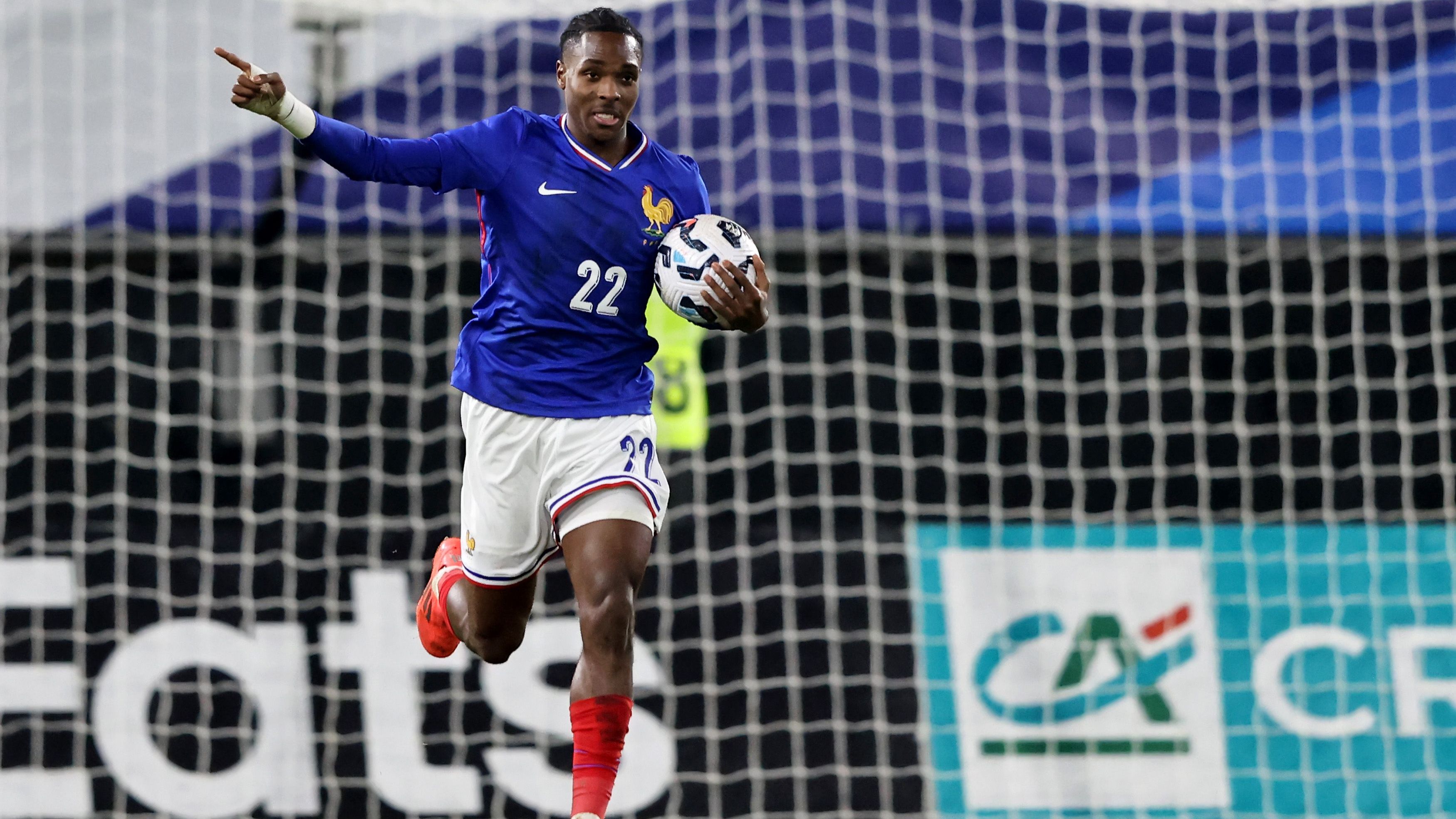 <strong>Mathys Tel (Frankreich)</strong><br>Die Franzosen setzen bei der U21-EM in der Slowakei auf einige Bundesliga-Akteure, unter anderem Mathys Tel, der zuletzt vom FC Bayern an Tottenham verliehen war. Während die Tel-Leihe nach London keine wirkliche Erfolgsgeschichte war, zählt der Stürmer in Frankreichs U21 zu den wichtigsten Spielern. Zuletzt bei einem Testspiel im März gegen die Slowakei traf der 20-Jährige sogar doppelt.