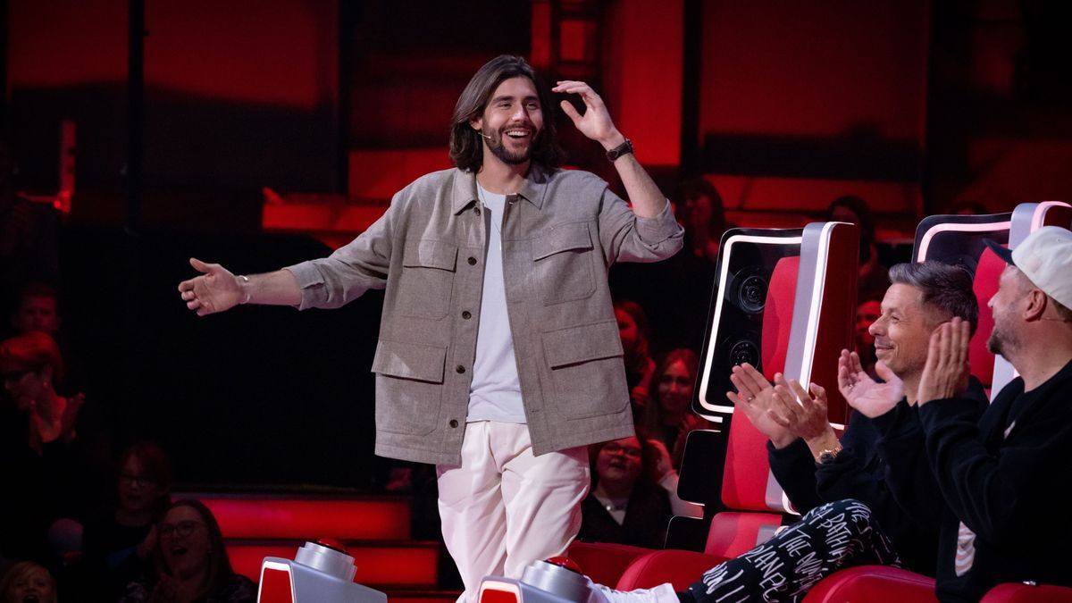 Alvaro Soler freut sich bei "The Voice Kids" 2023