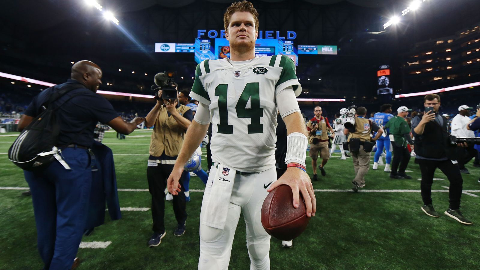 <strong>New York Jets: 9 Quarterbacks</strong><br>
                Sam Darnold (38), Zach Wilson (33), Geno Smith (30), Ryan Fitzpatrick (27), Josh McCown (16), Bryce Petty (7), Mike White (7), Joe Flacco (5), Trevor Siemian (3)