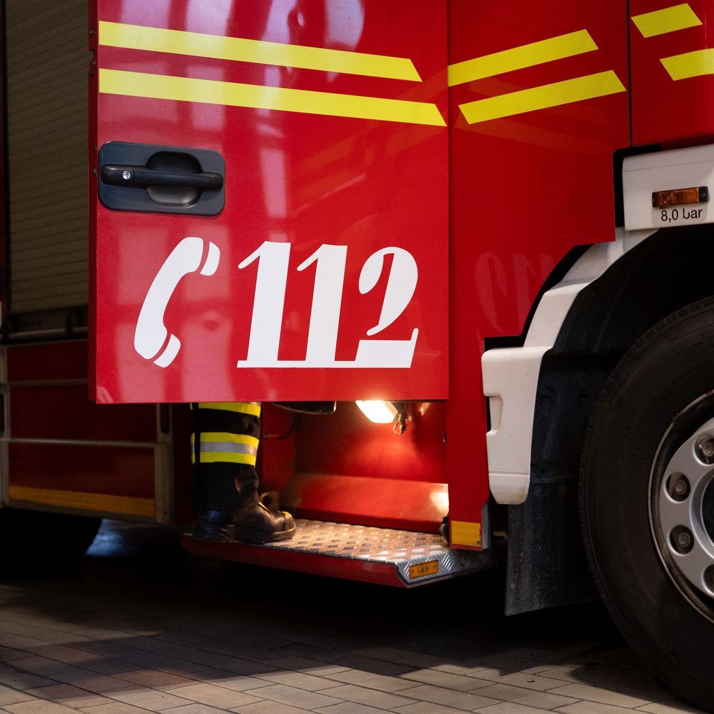 Die Feuerwehr setzte eine Ölsperre. (Symbolbild)