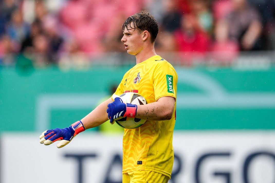 Jonas Urbig hat in Köln eine schwere Mission zu meistern.