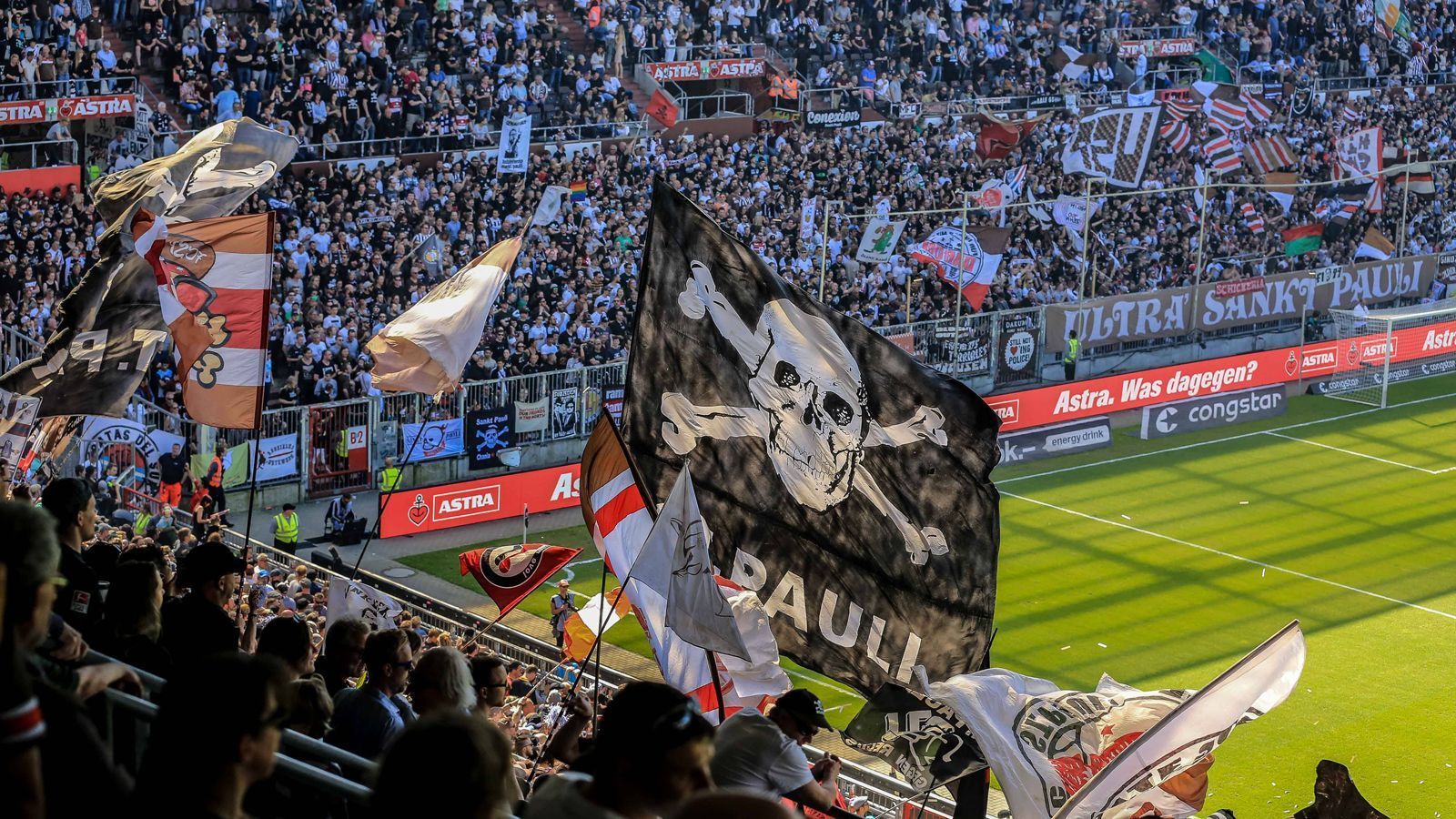 
                <strong>FC St. Pauli</strong><br>
                Stehplatzpreis: 153 EuroMaximalpreis (Sitzplatz): 456 Euro
              